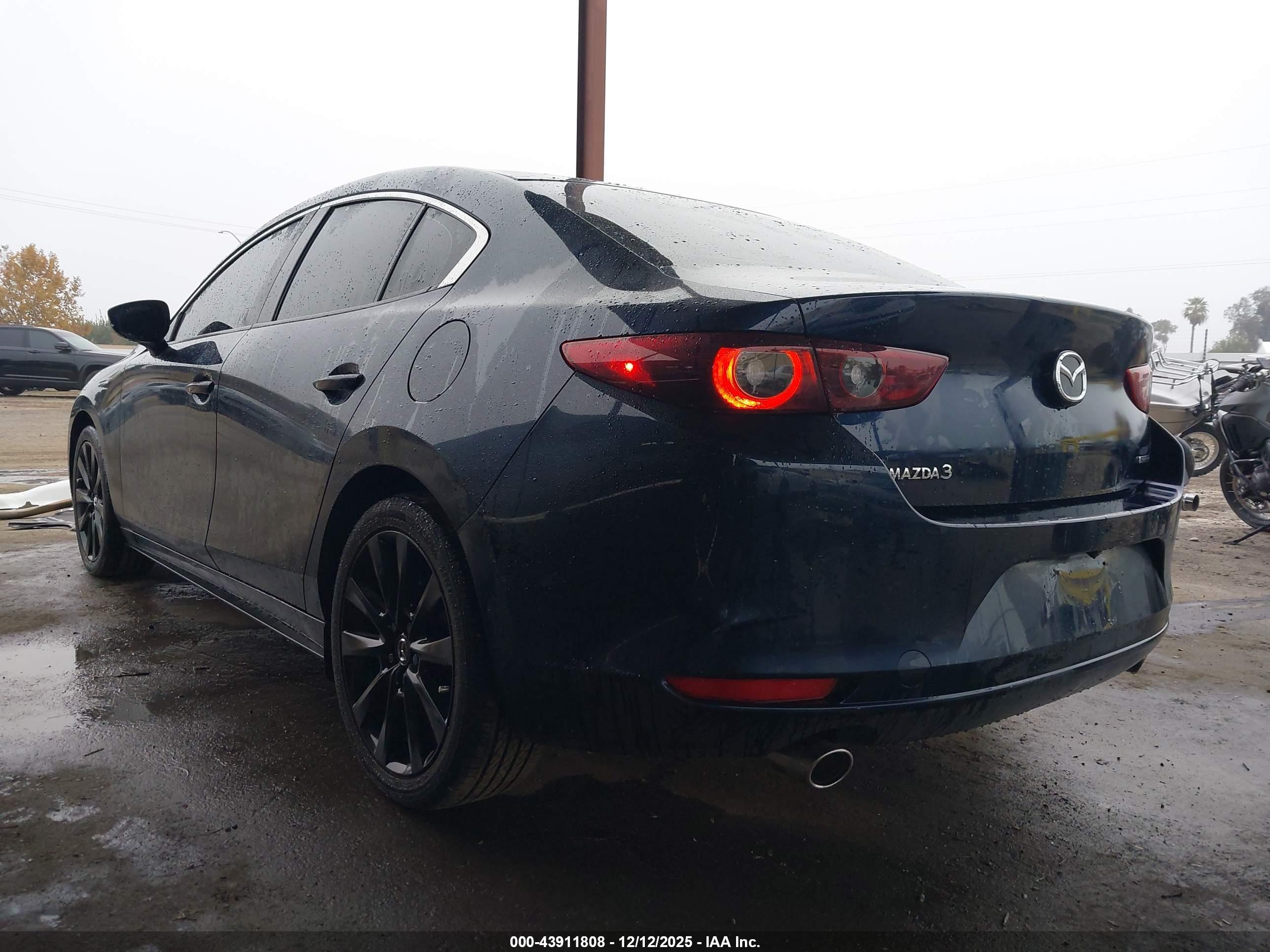 MAZDA MAZDA3 image 3