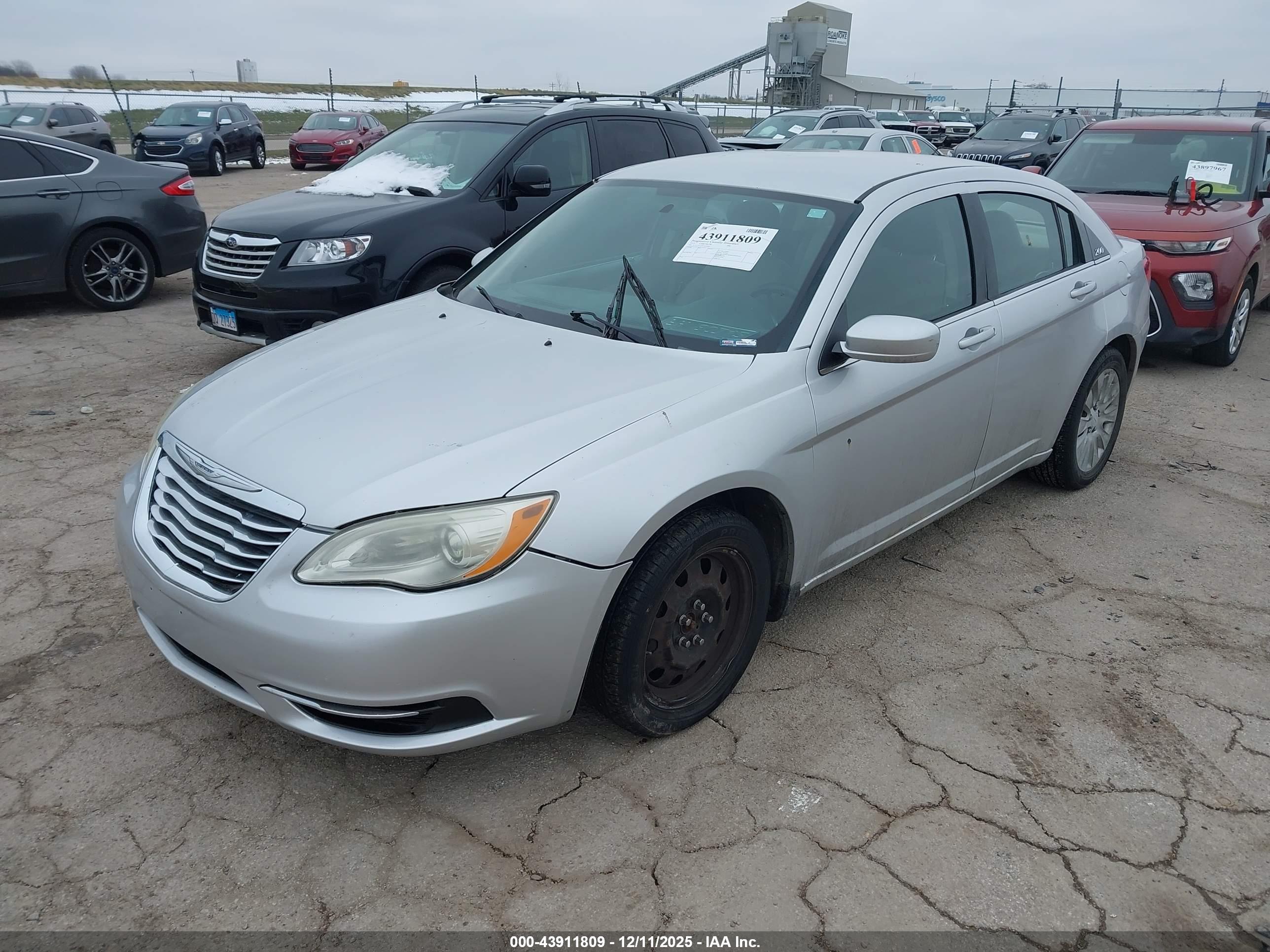 CHRYSLER 200 image 2