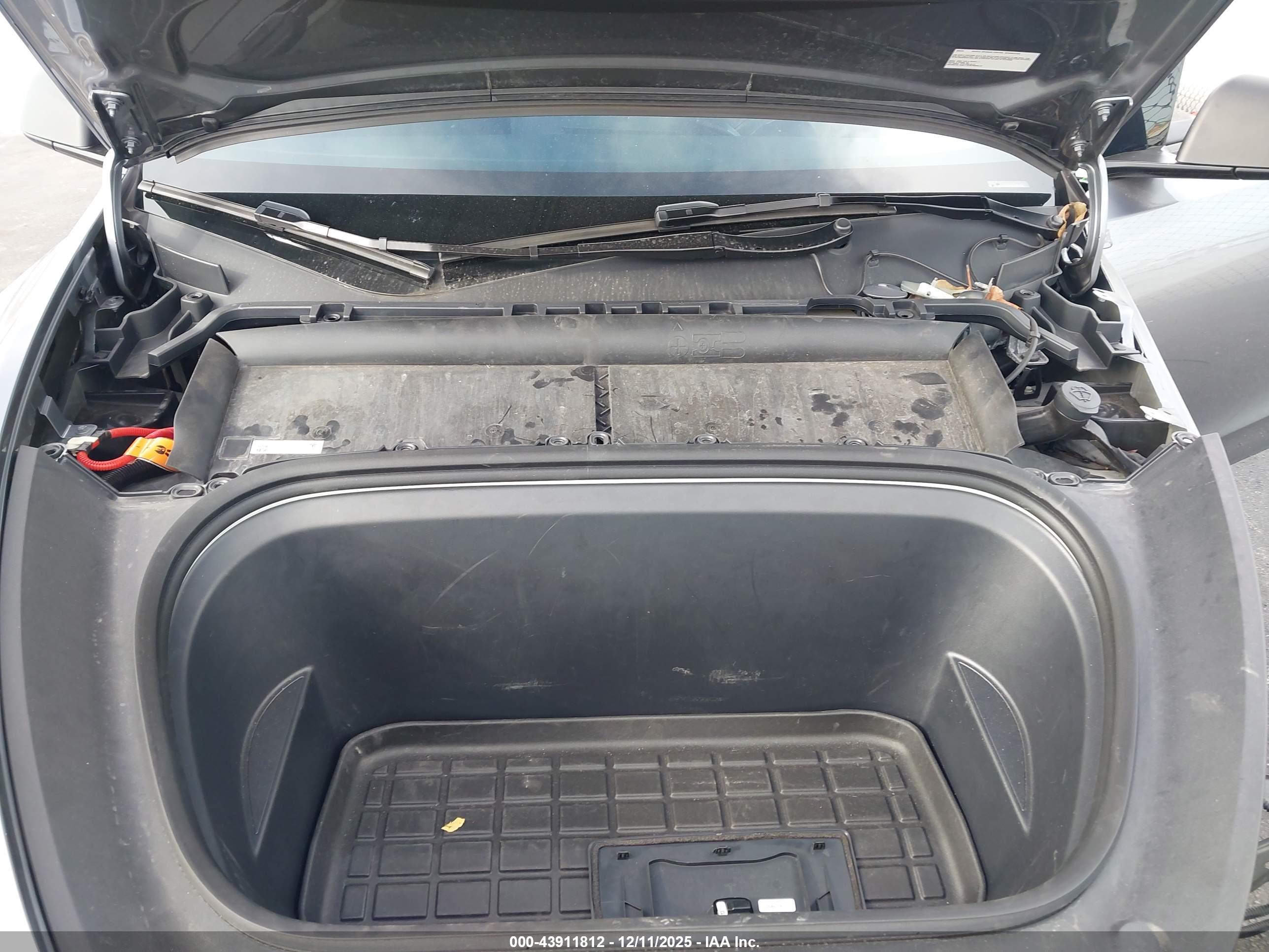 TESLA MODEL image 10