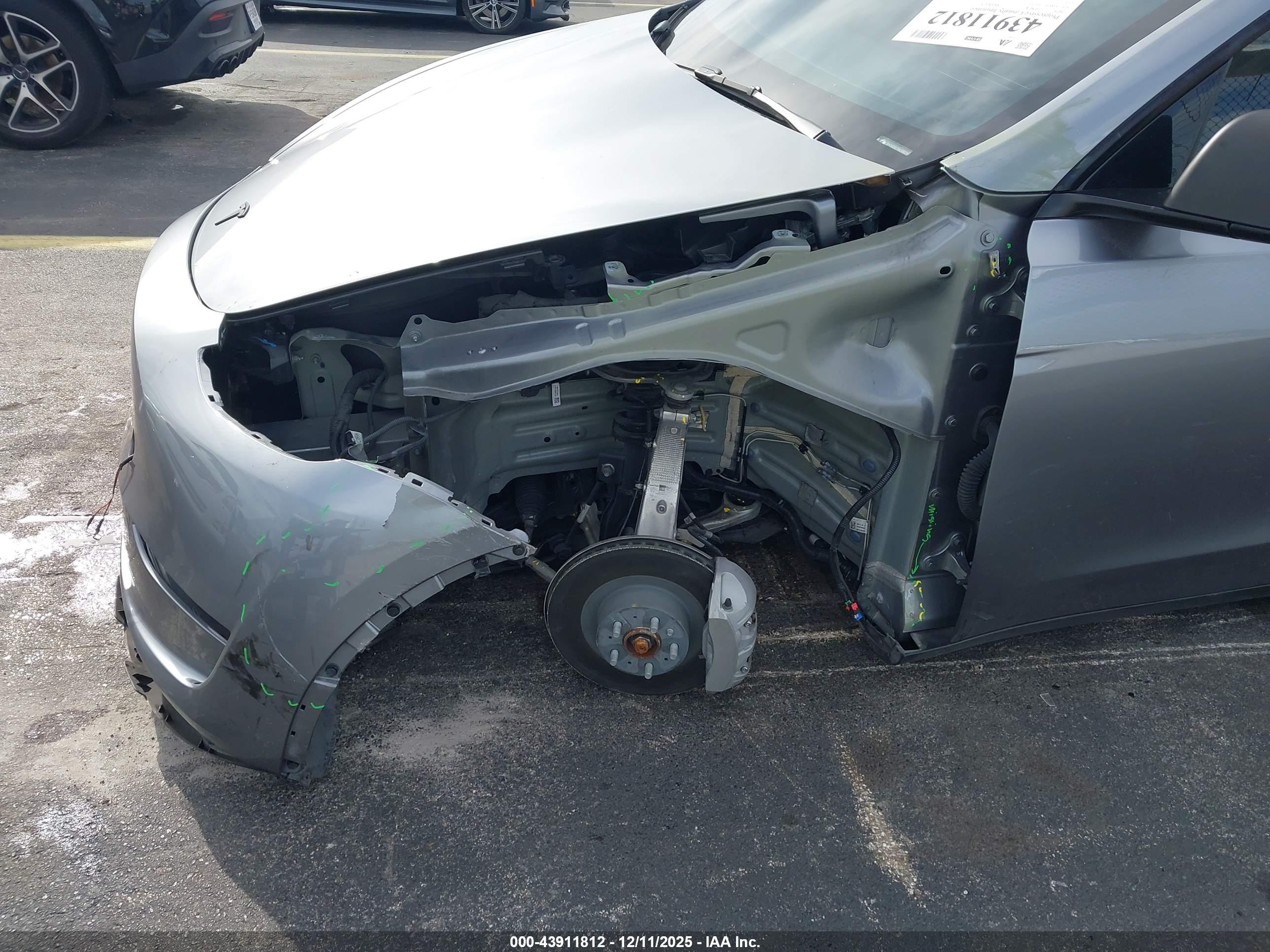 TESLA MODEL image 6