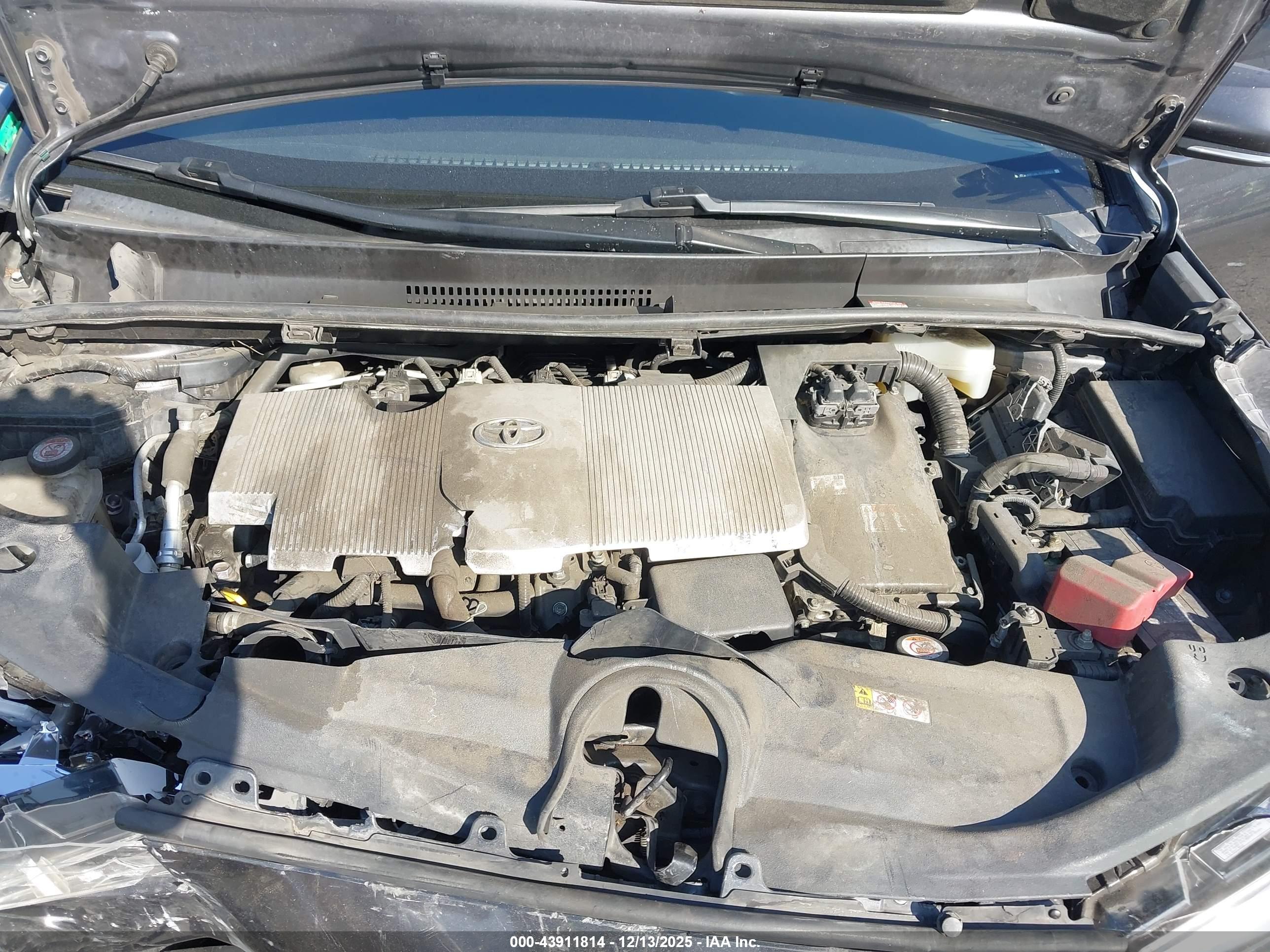 TOYOTA PRIUS image 10