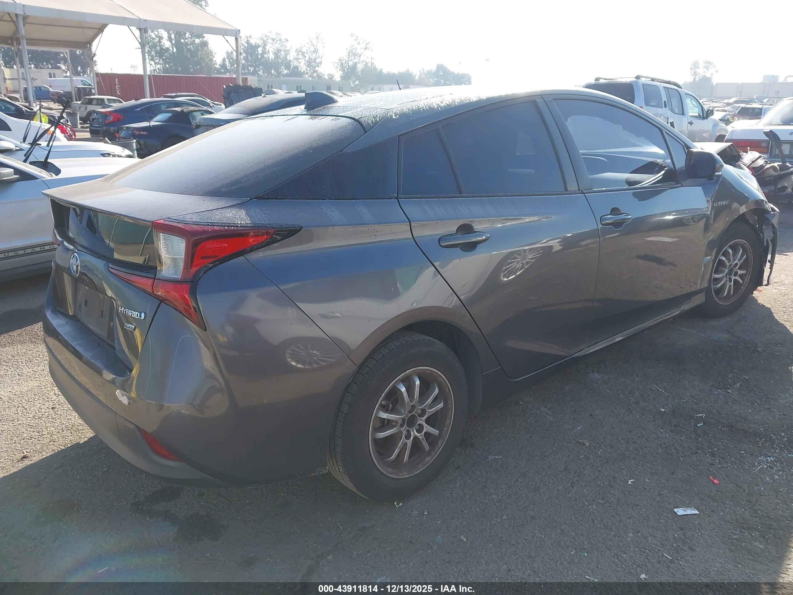 TOYOTA PRIUS image 4