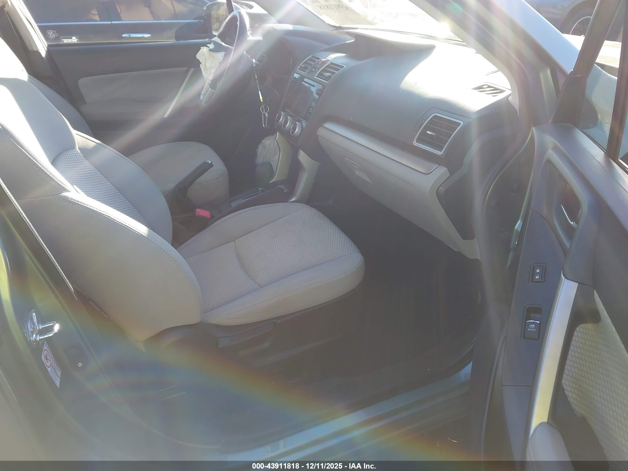 SUBARU FORESTER image 5
