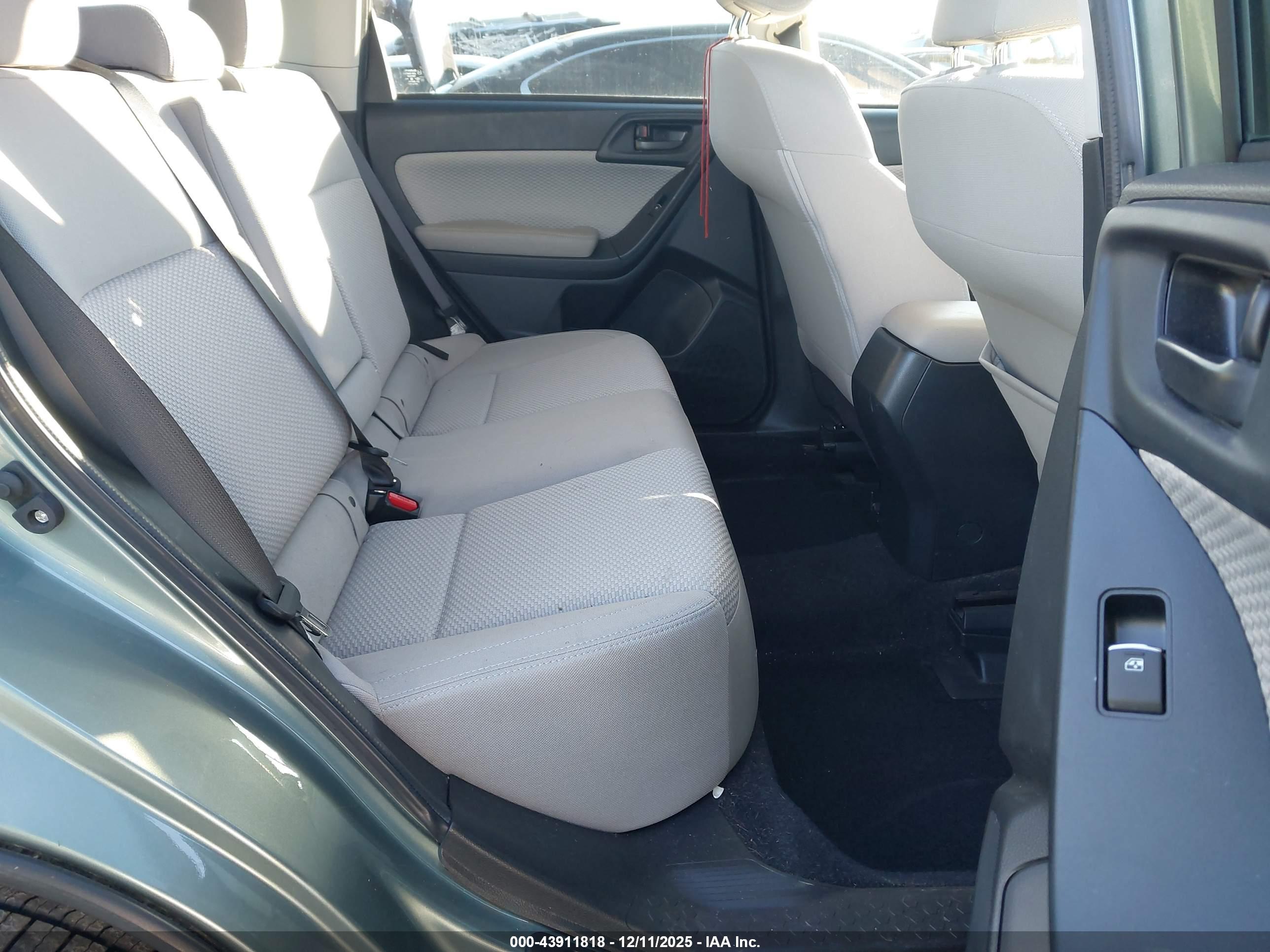 SUBARU FORESTER image 8