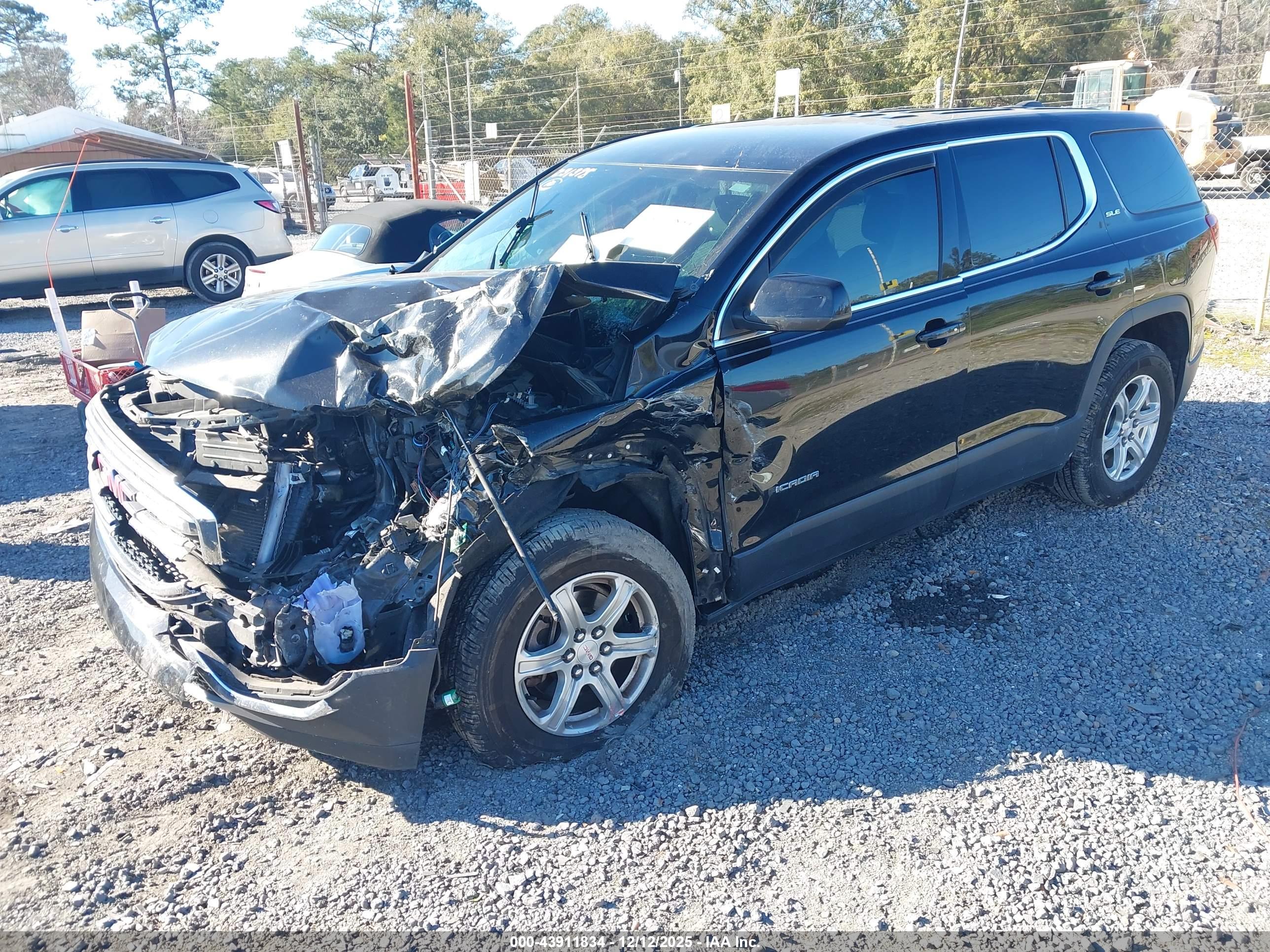 GMC ACADIA image 2