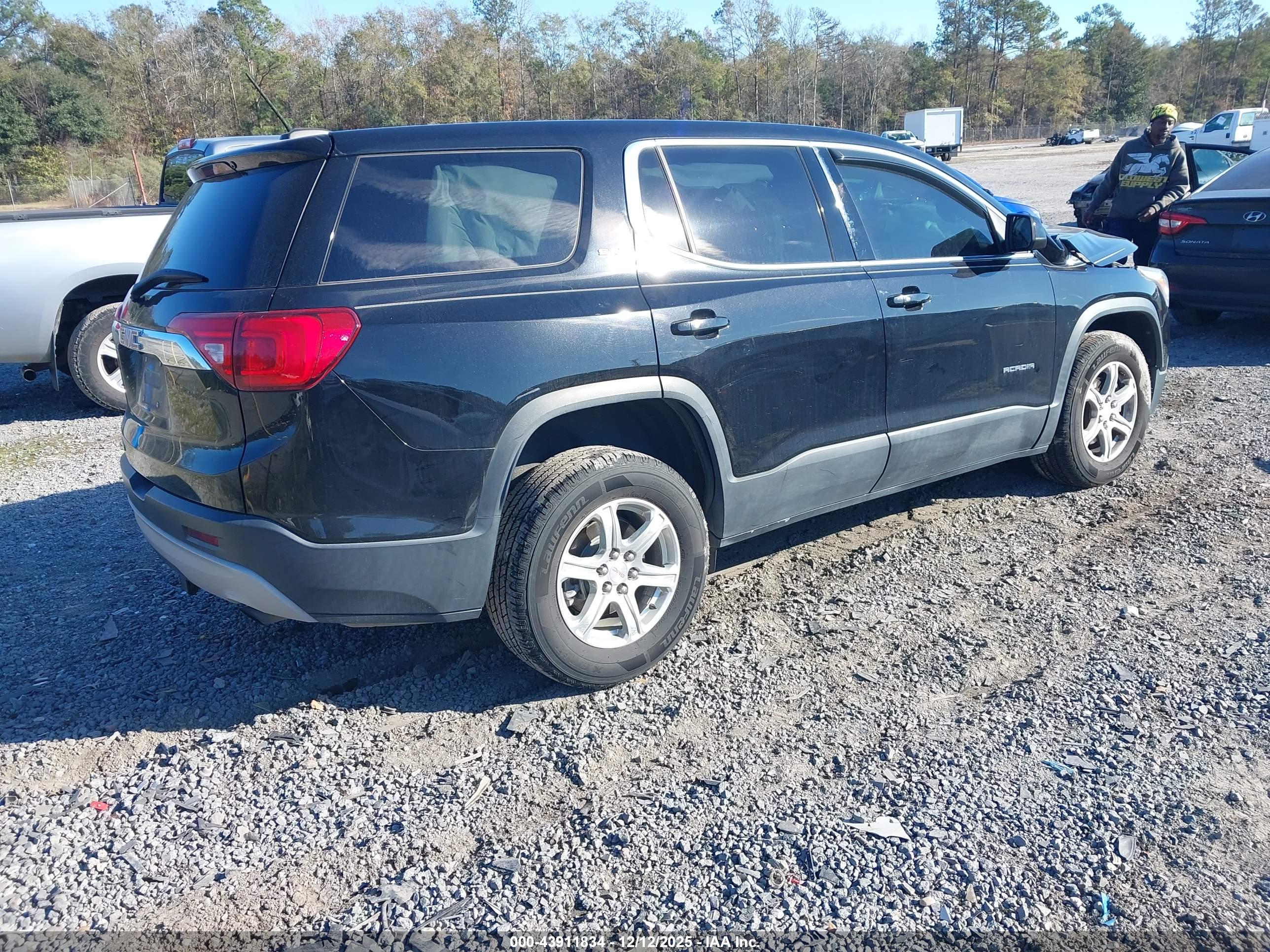 GMC ACADIA image 4