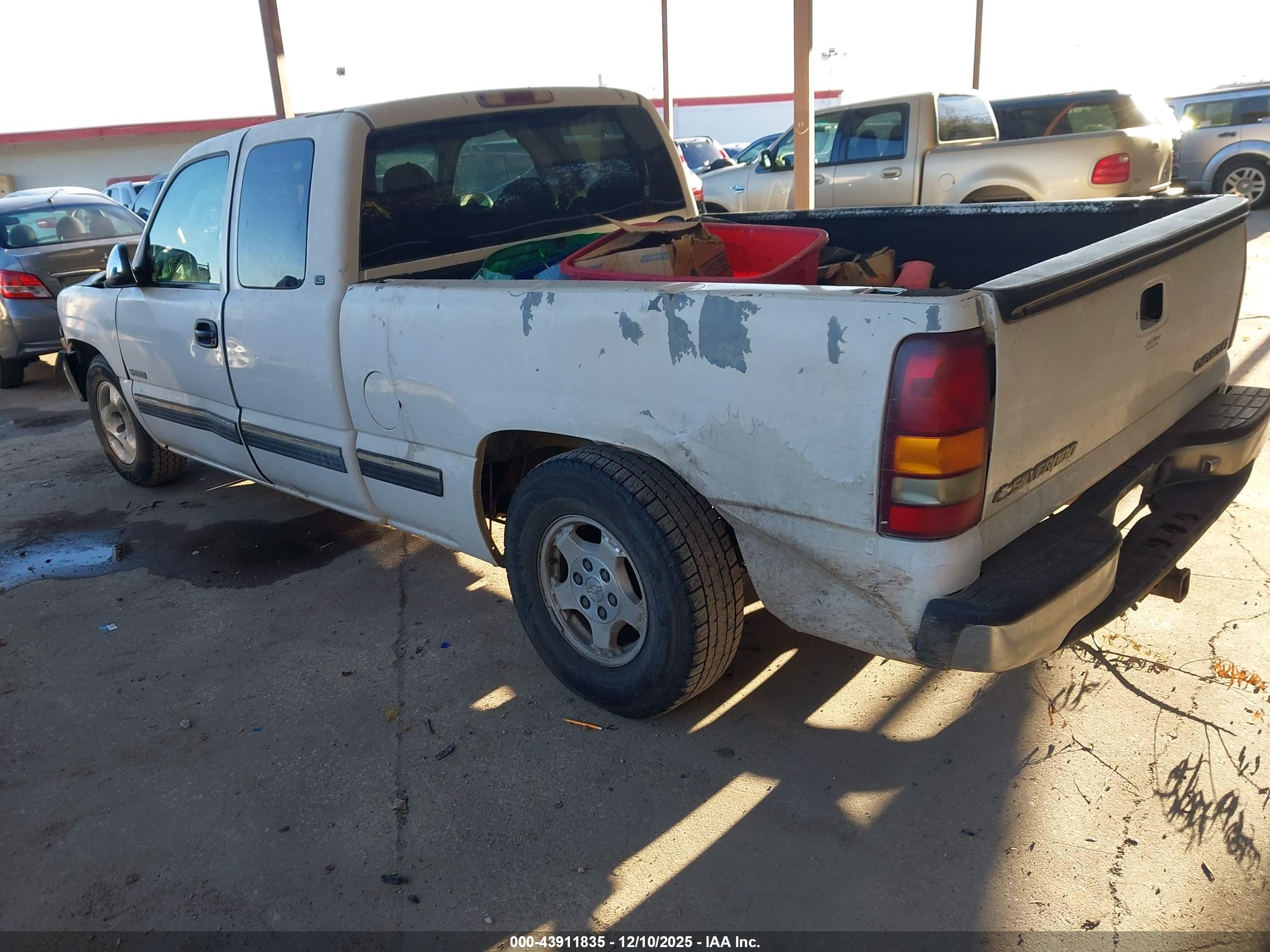 CHEVROLET SILVERADO image 3