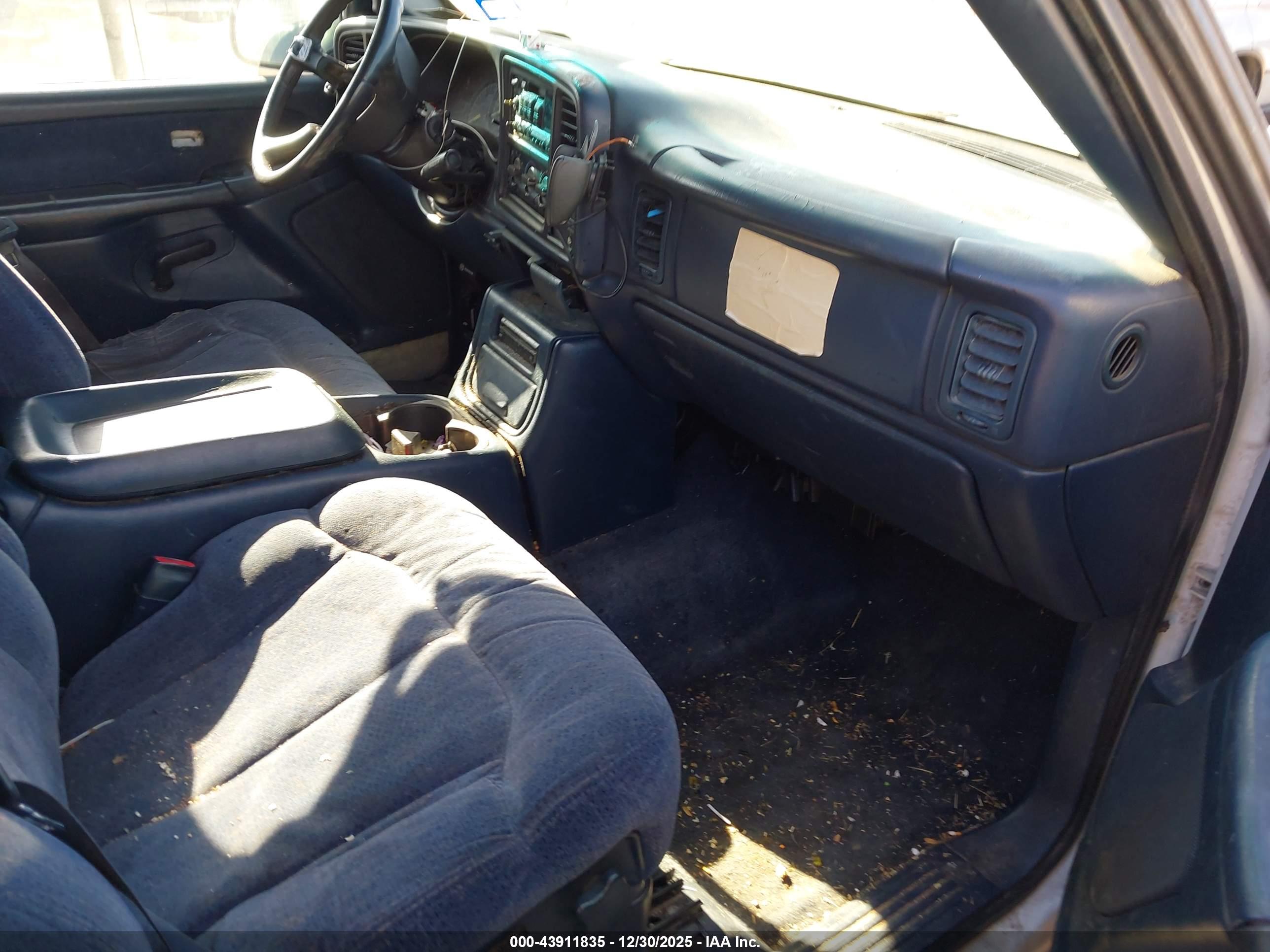 CHEVROLET SILVERADO image 5