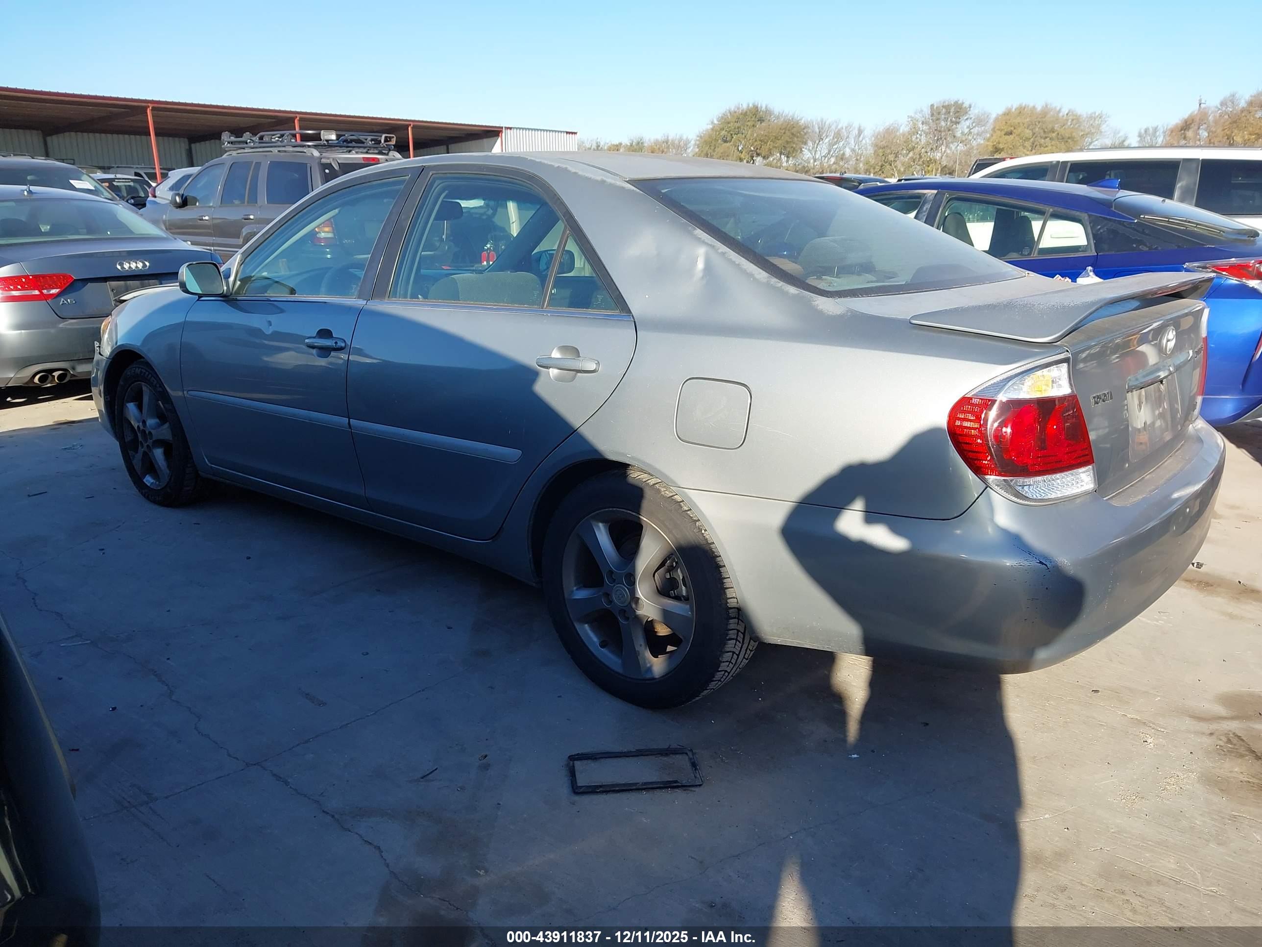 TOYOTA CAMRY image 3