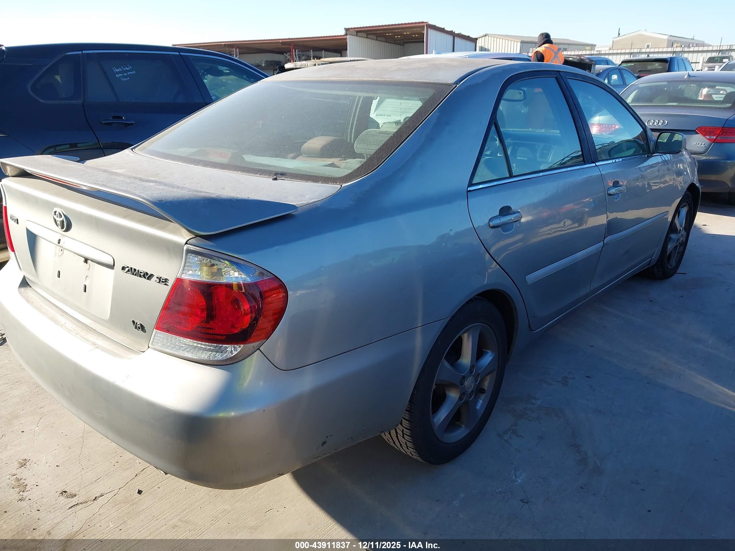 TOYOTA CAMRY image 4
