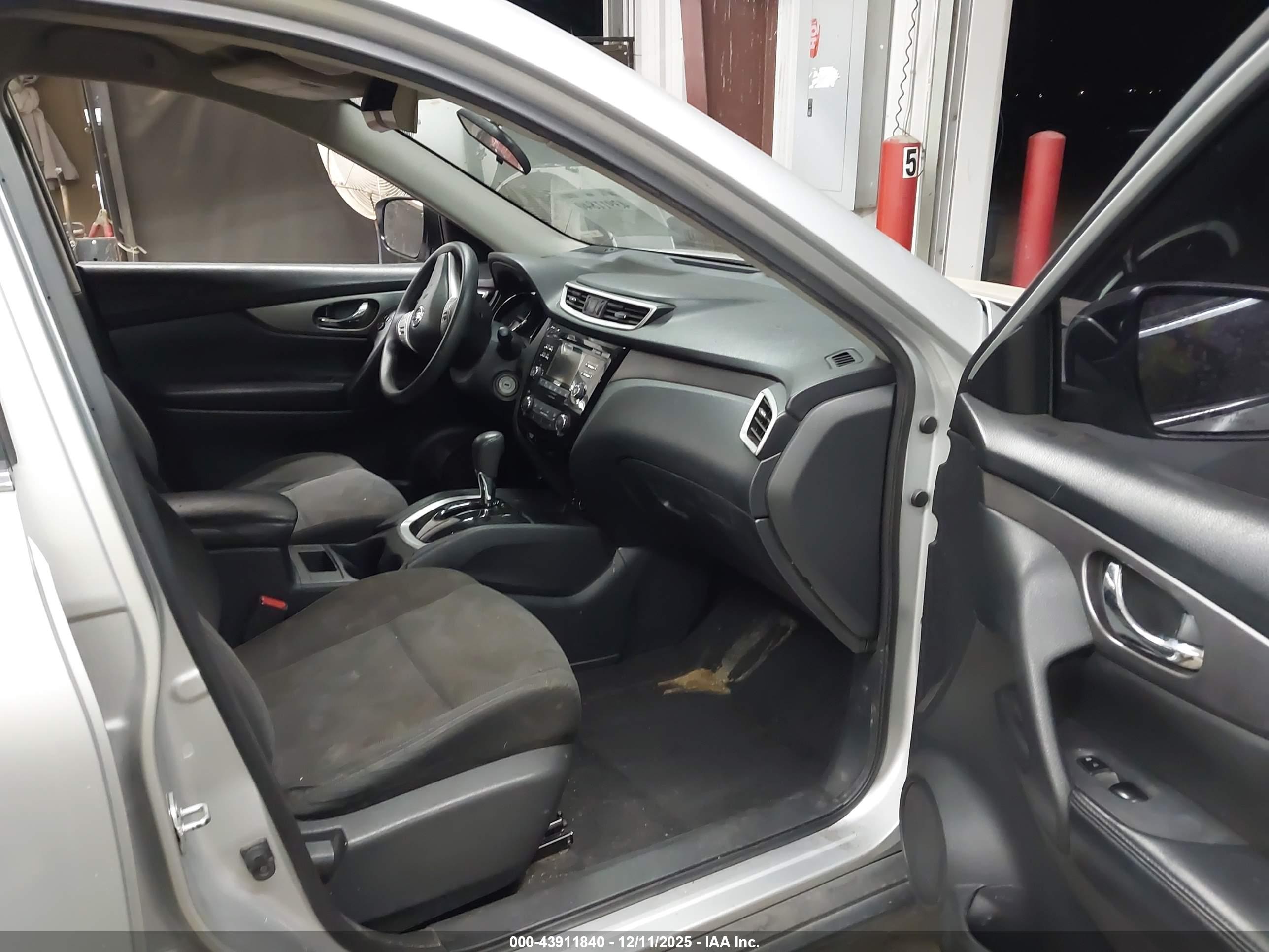 NISSAN ROGUE image 5