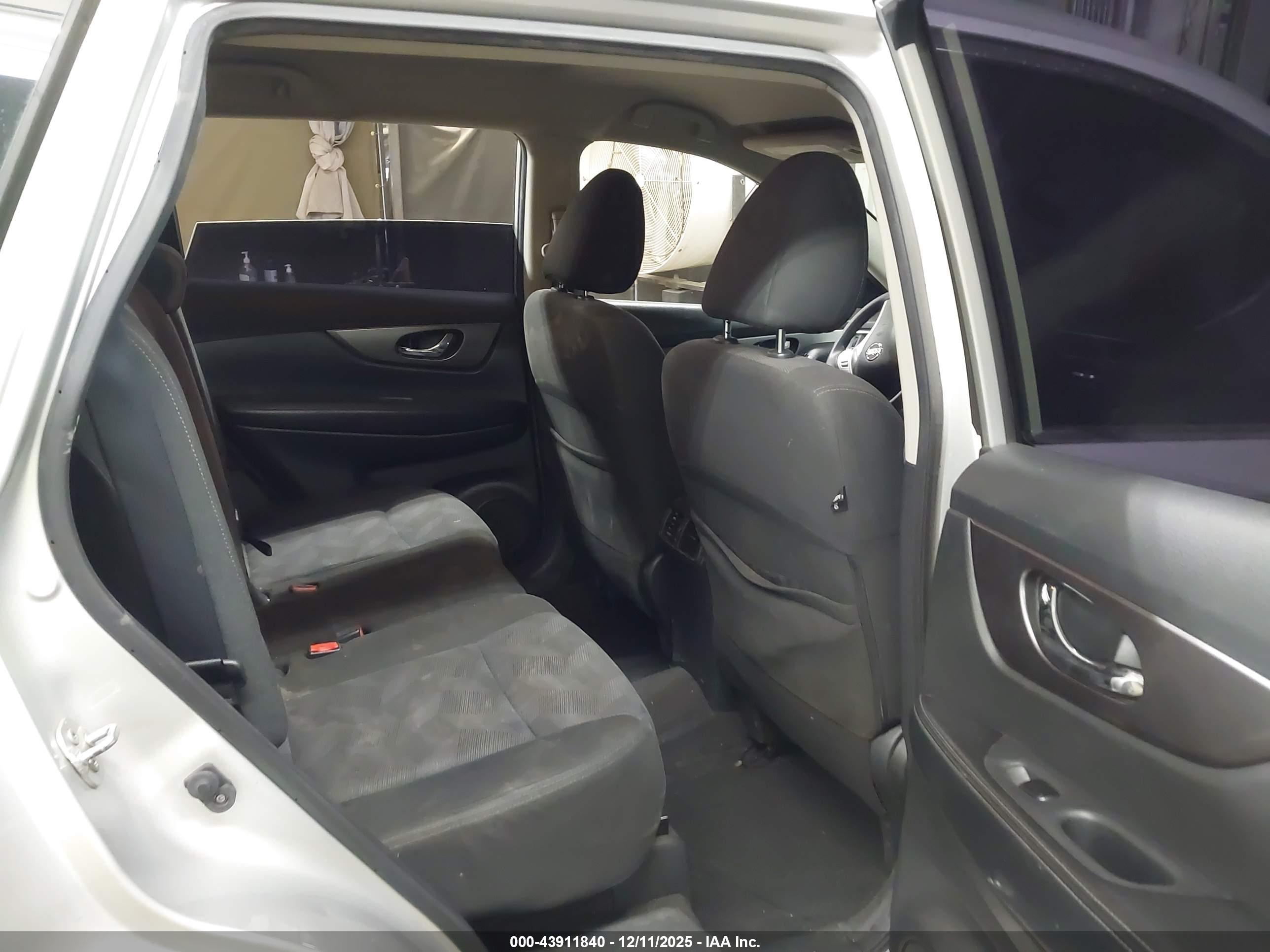 NISSAN ROGUE image 8