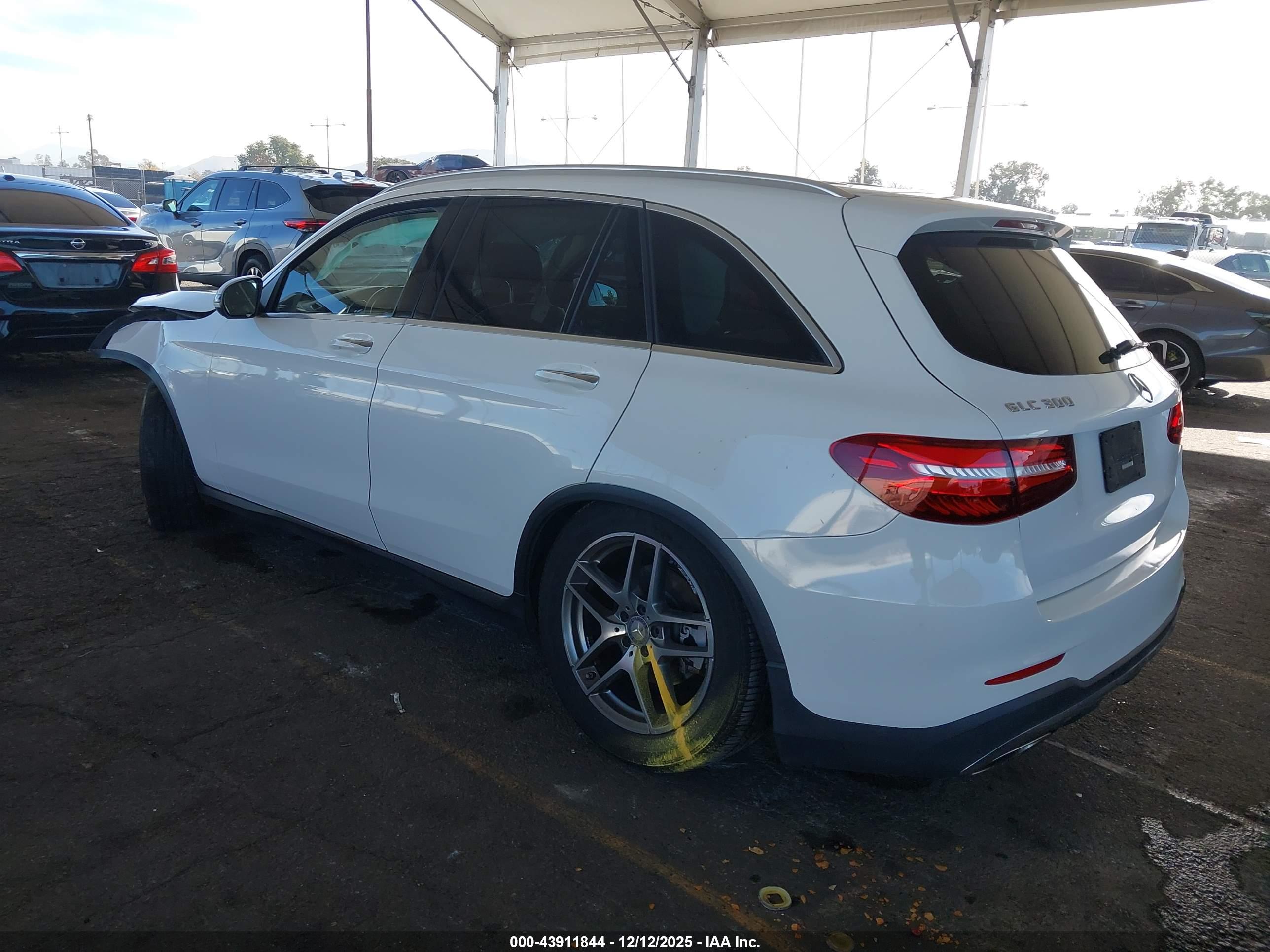 MERCEDES-BENZ GLC image 3