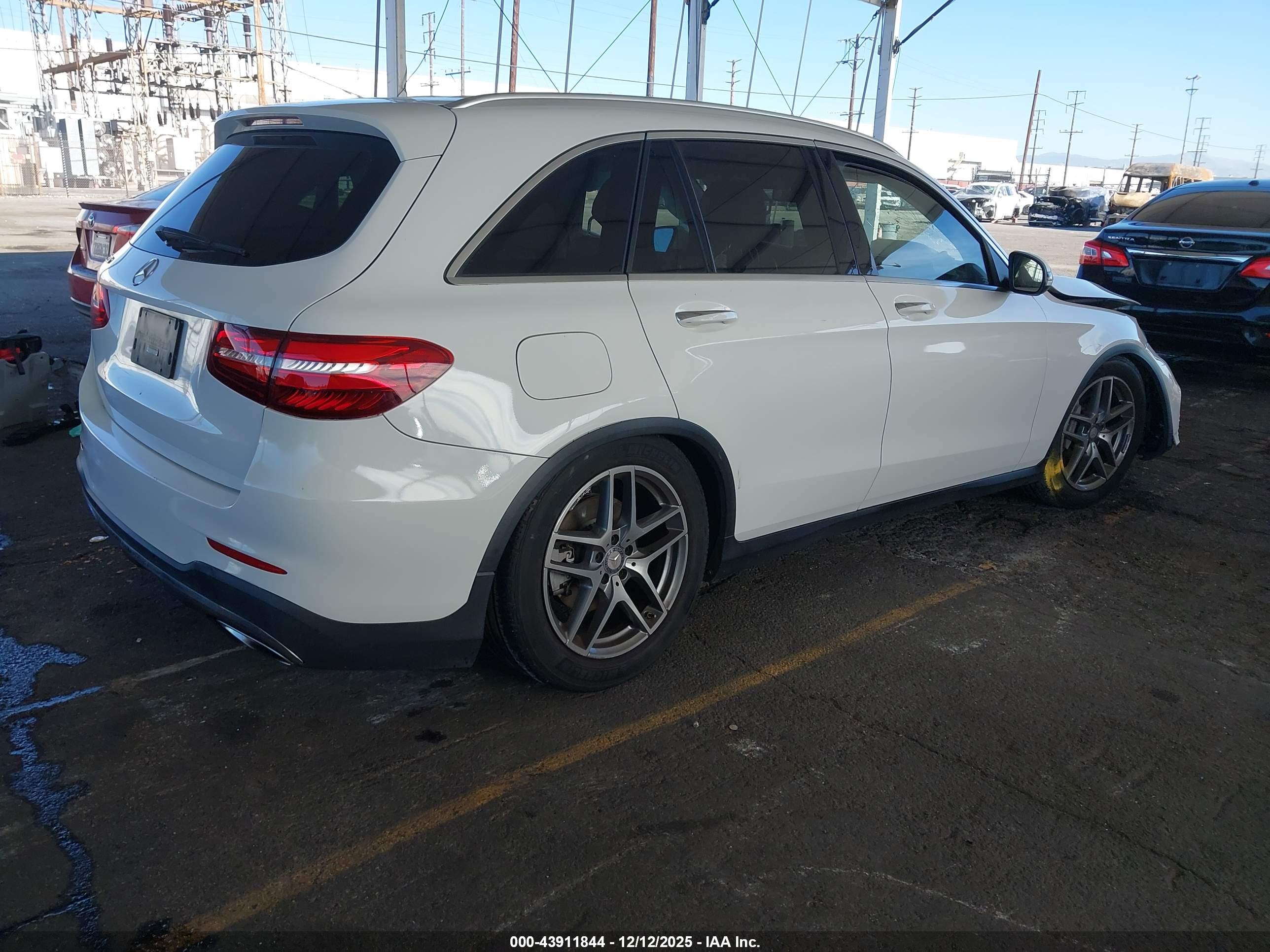 MERCEDES-BENZ GLC image 4