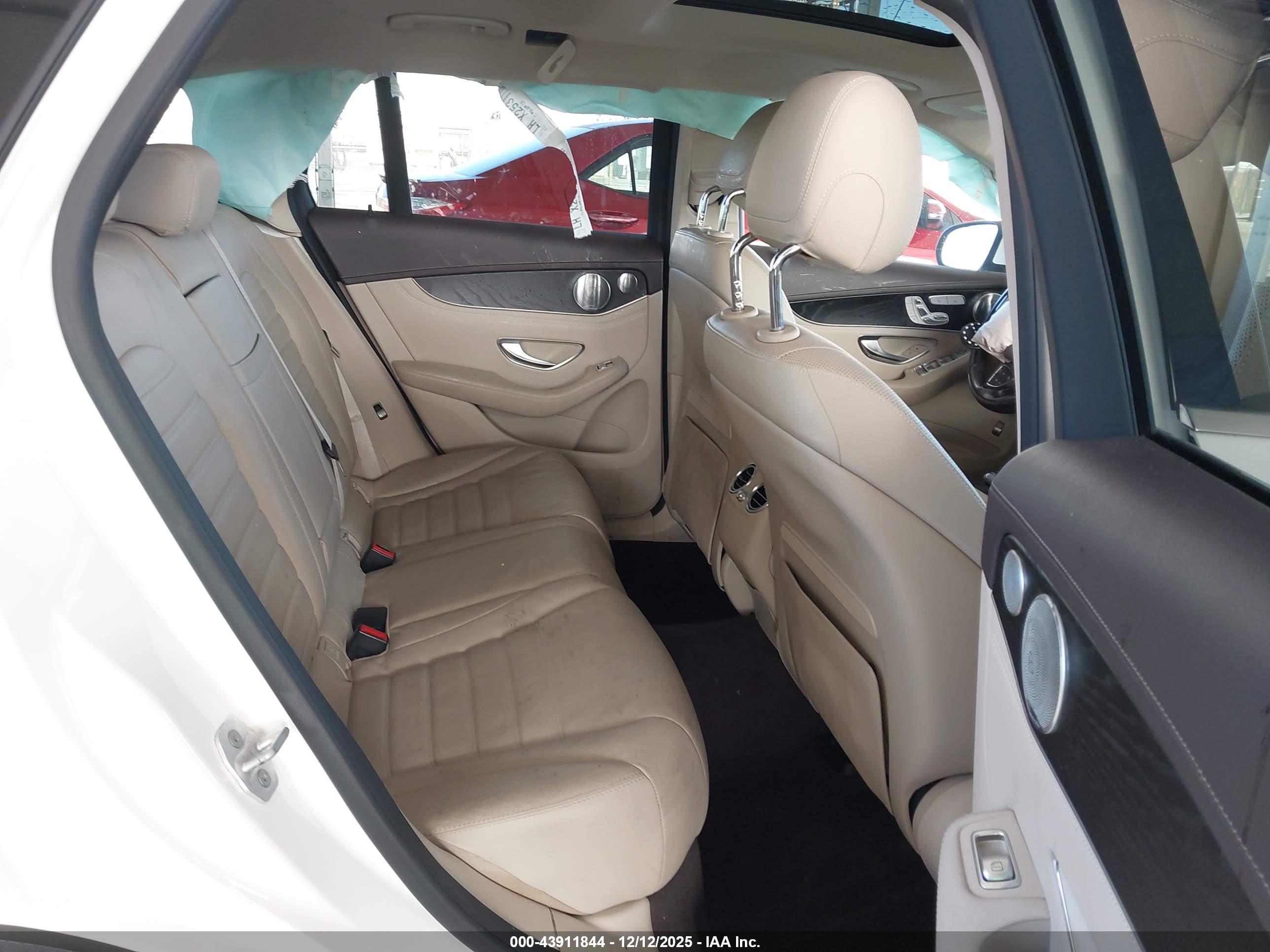 MERCEDES-BENZ GLC image 8