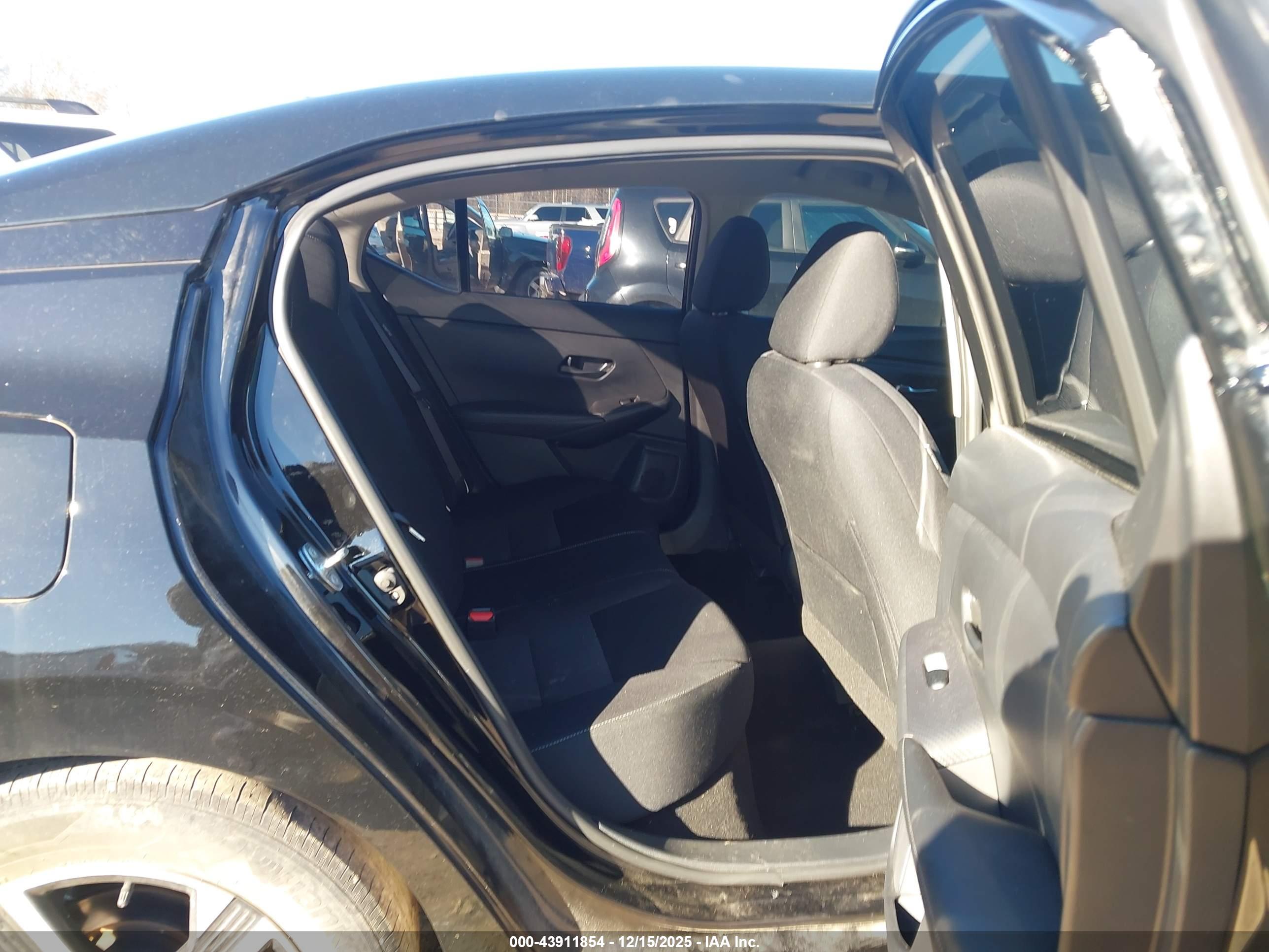 NISSAN SENTRA image 8