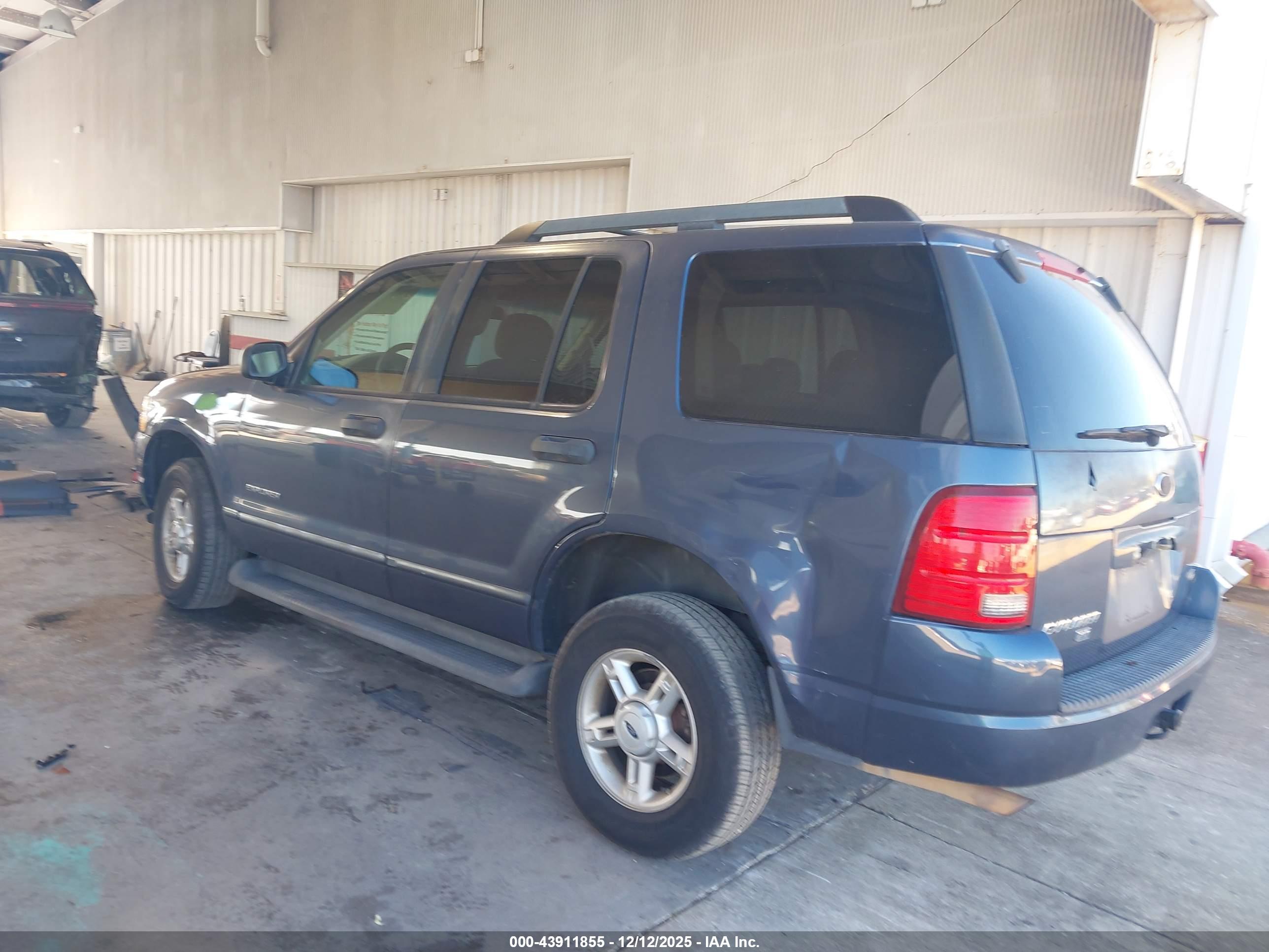 FORD EXPLORER image 3