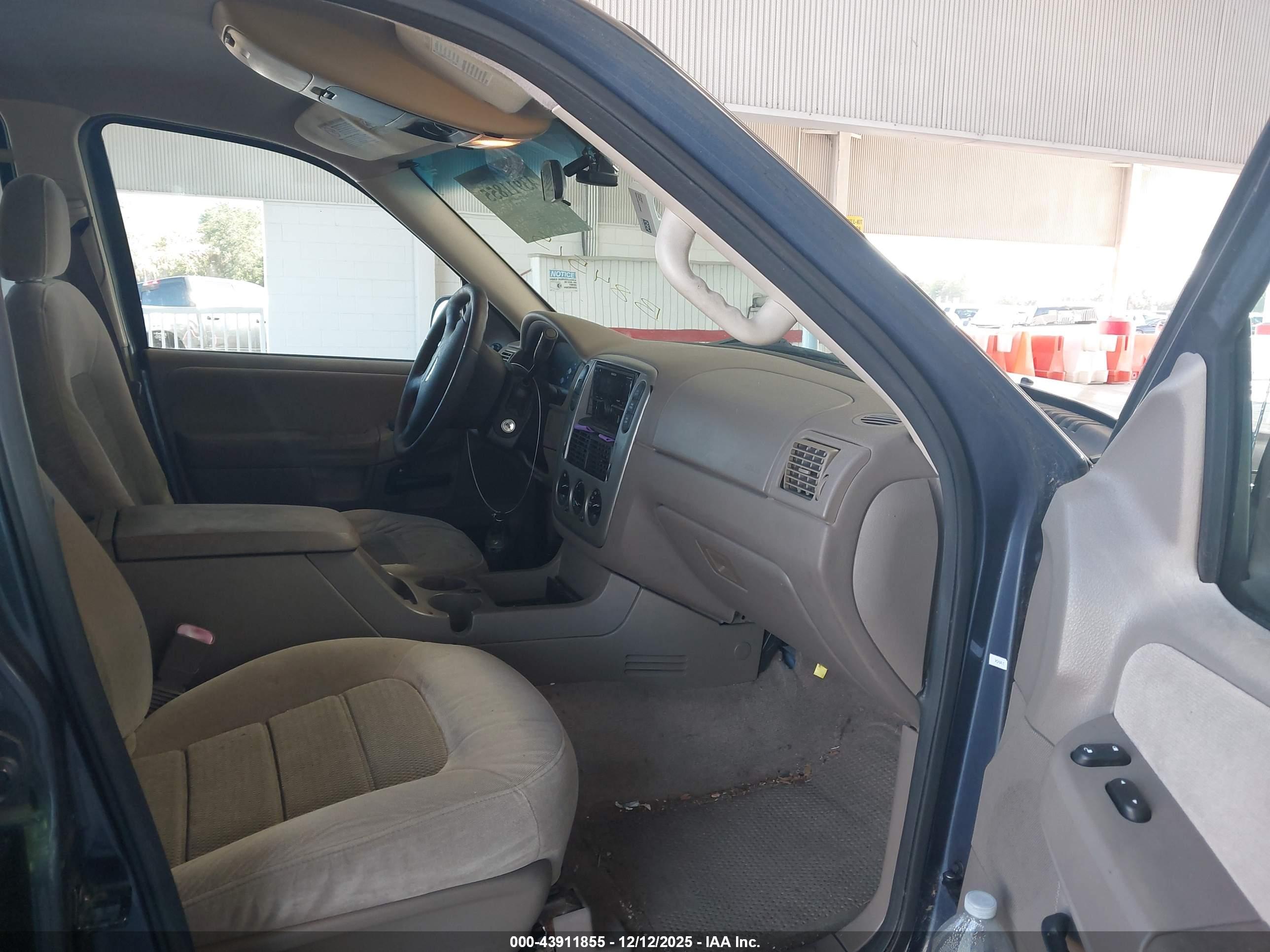 FORD EXPLORER image 5