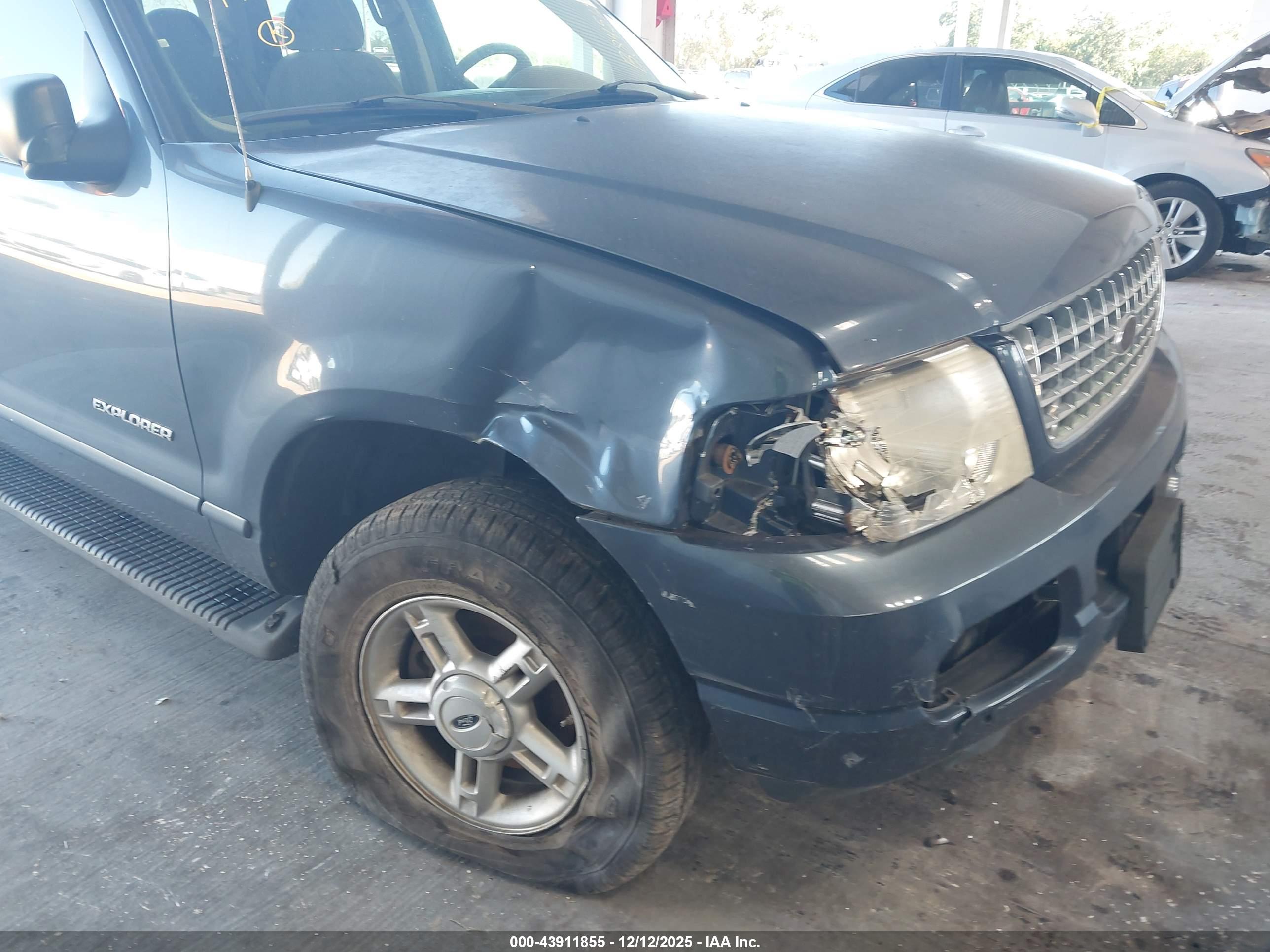 FORD EXPLORER image 6