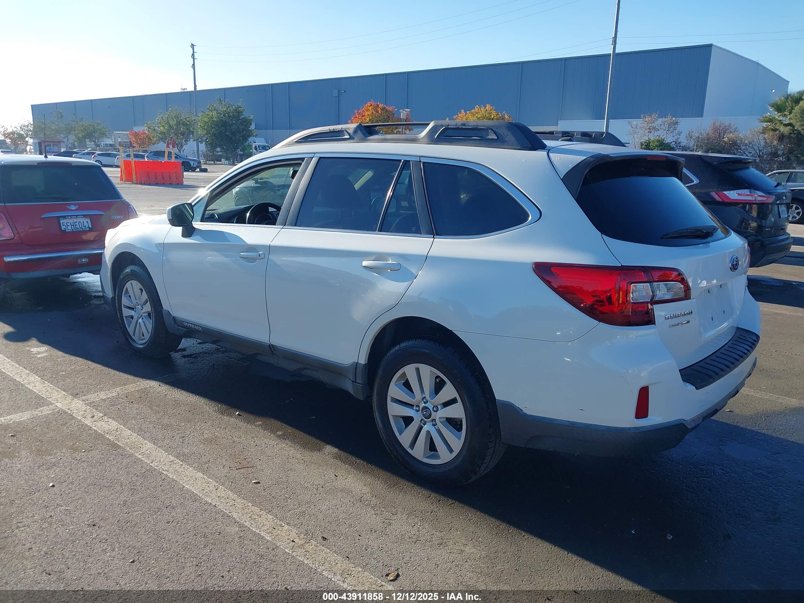 SUBARU OUTBACK image 3