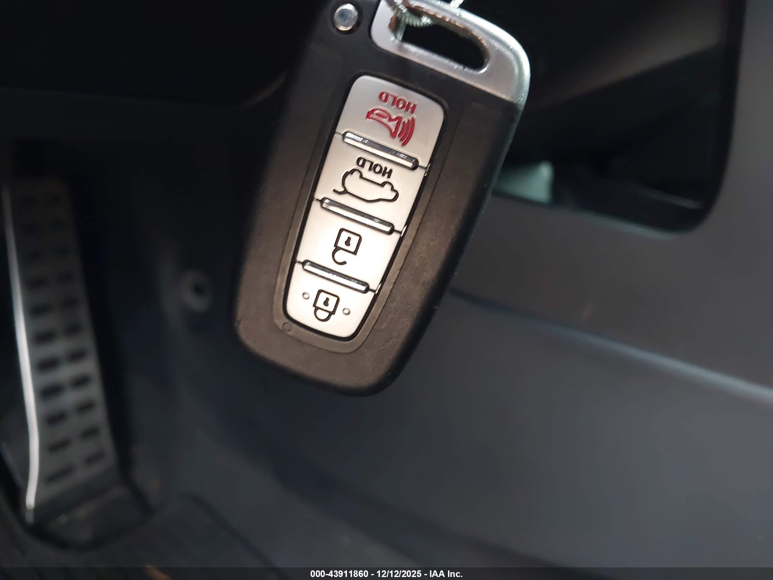 HYUNDAI ELANTRA image 11