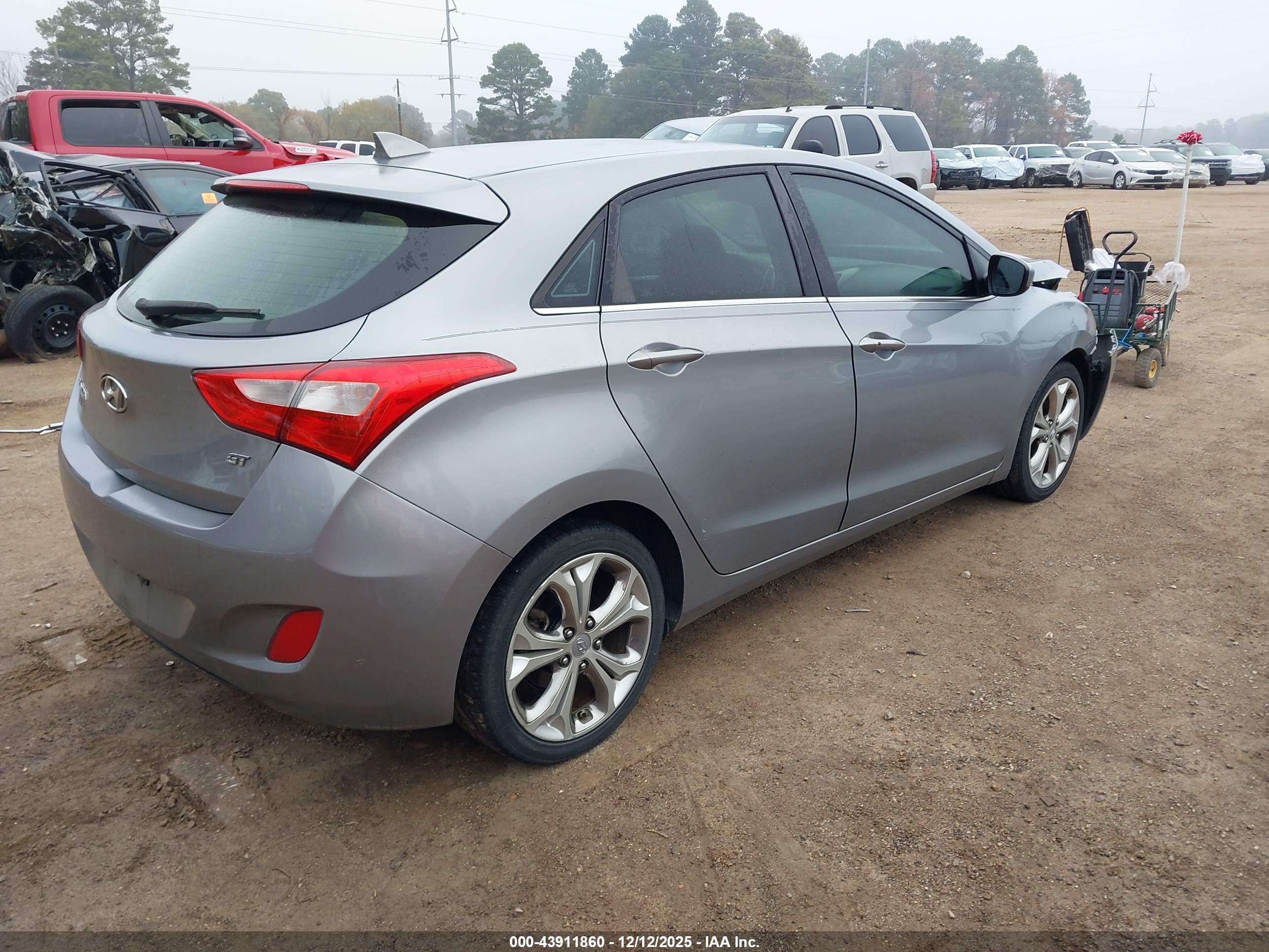 HYUNDAI ELANTRA image 4