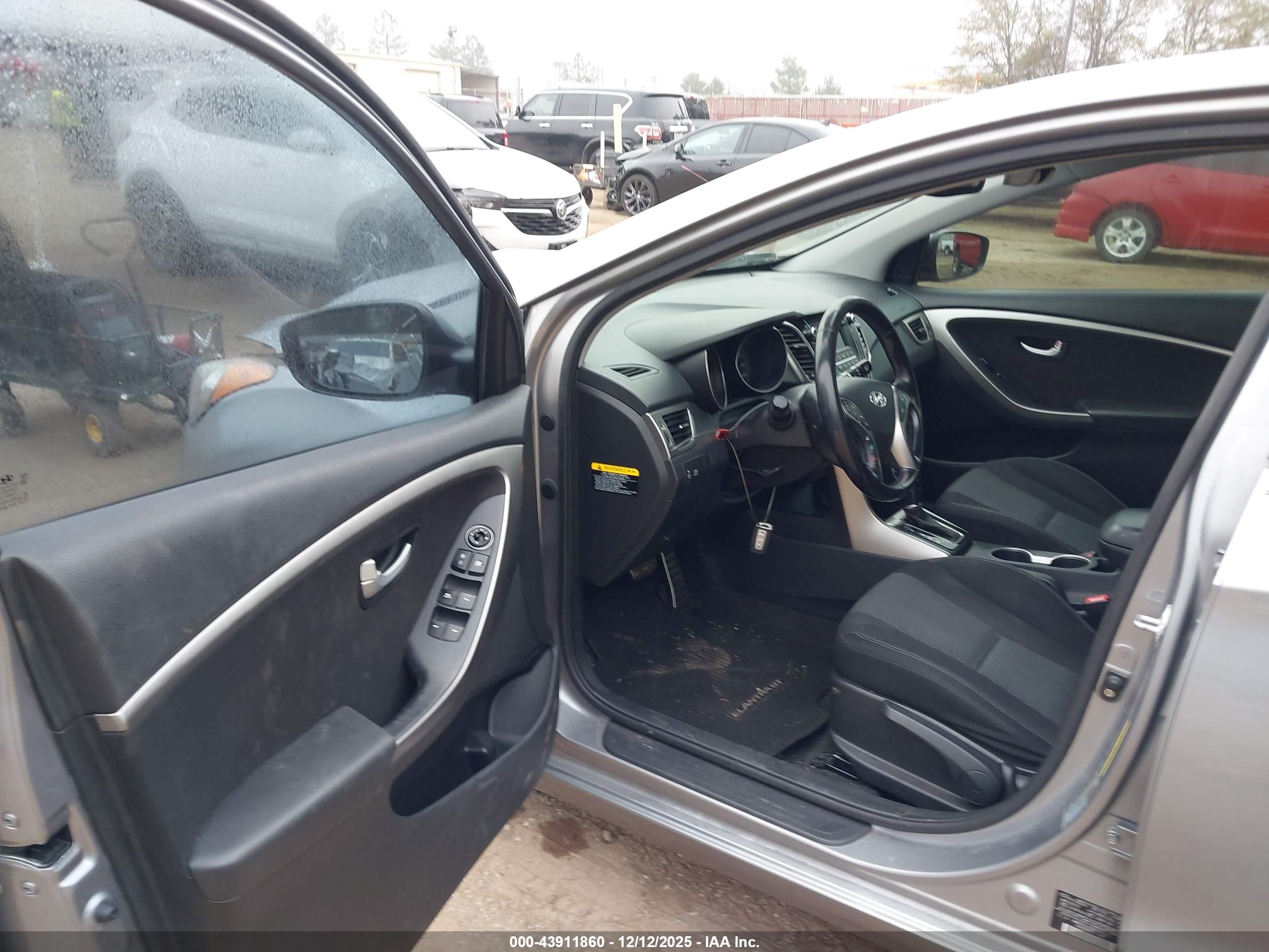 HYUNDAI ELANTRA image 5