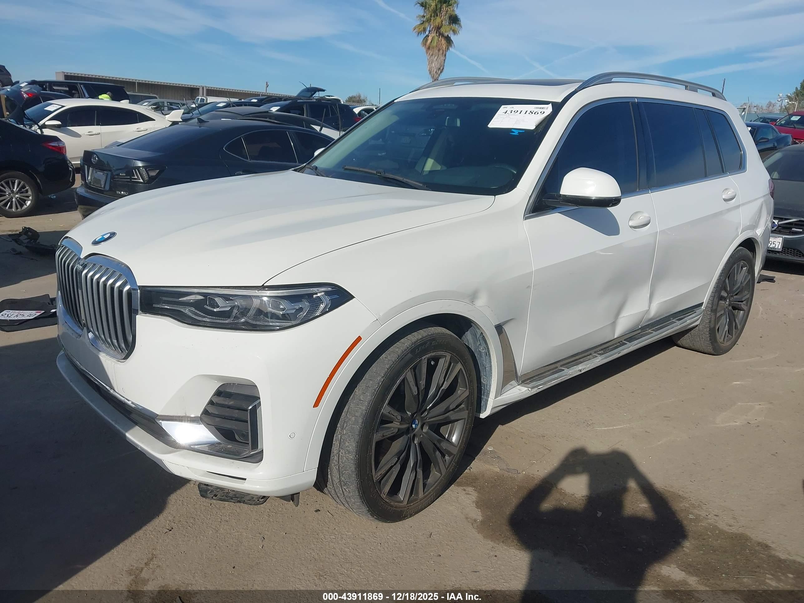 BMW X7 image 2