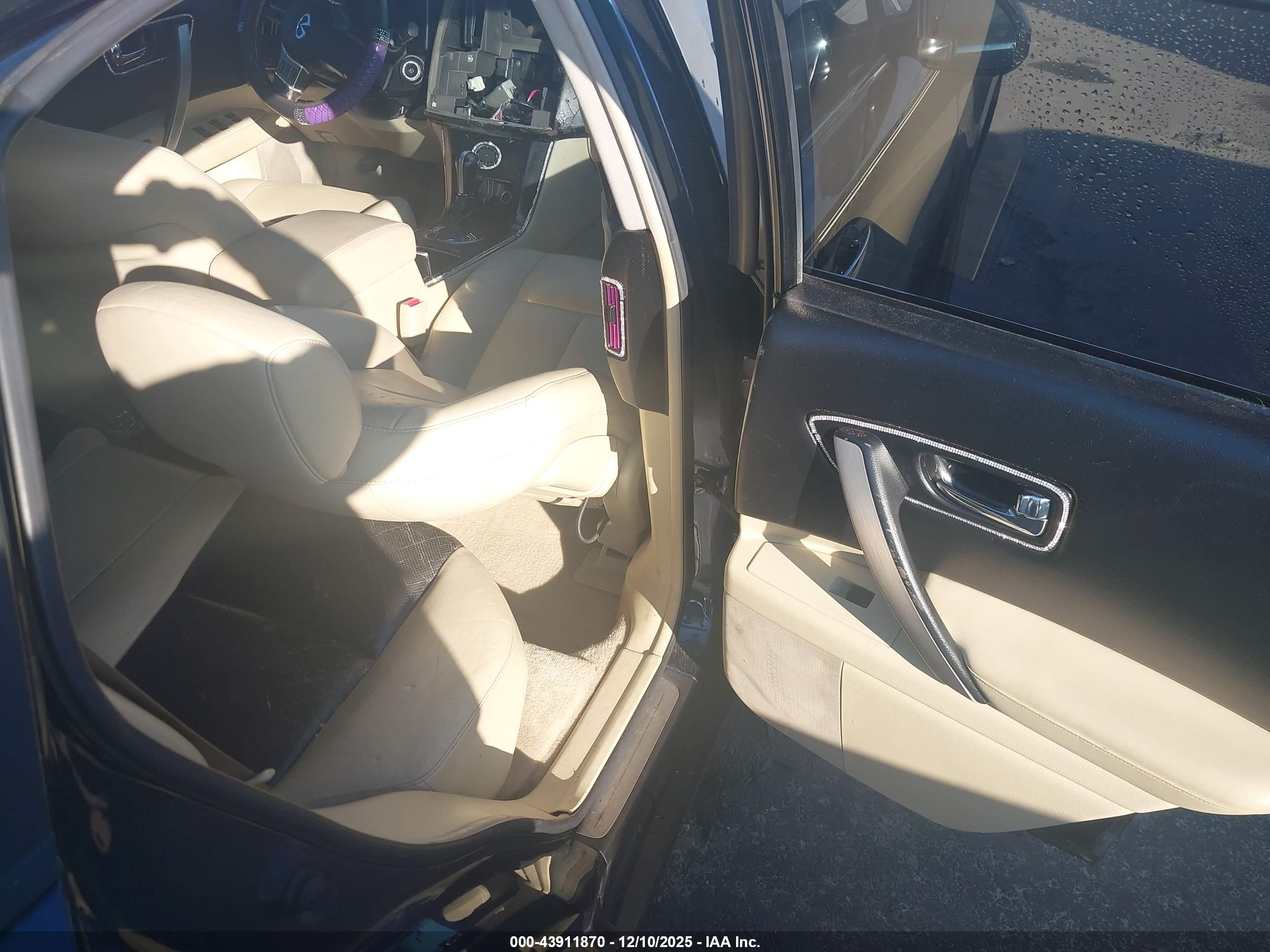 INFINITI FX35 image 8