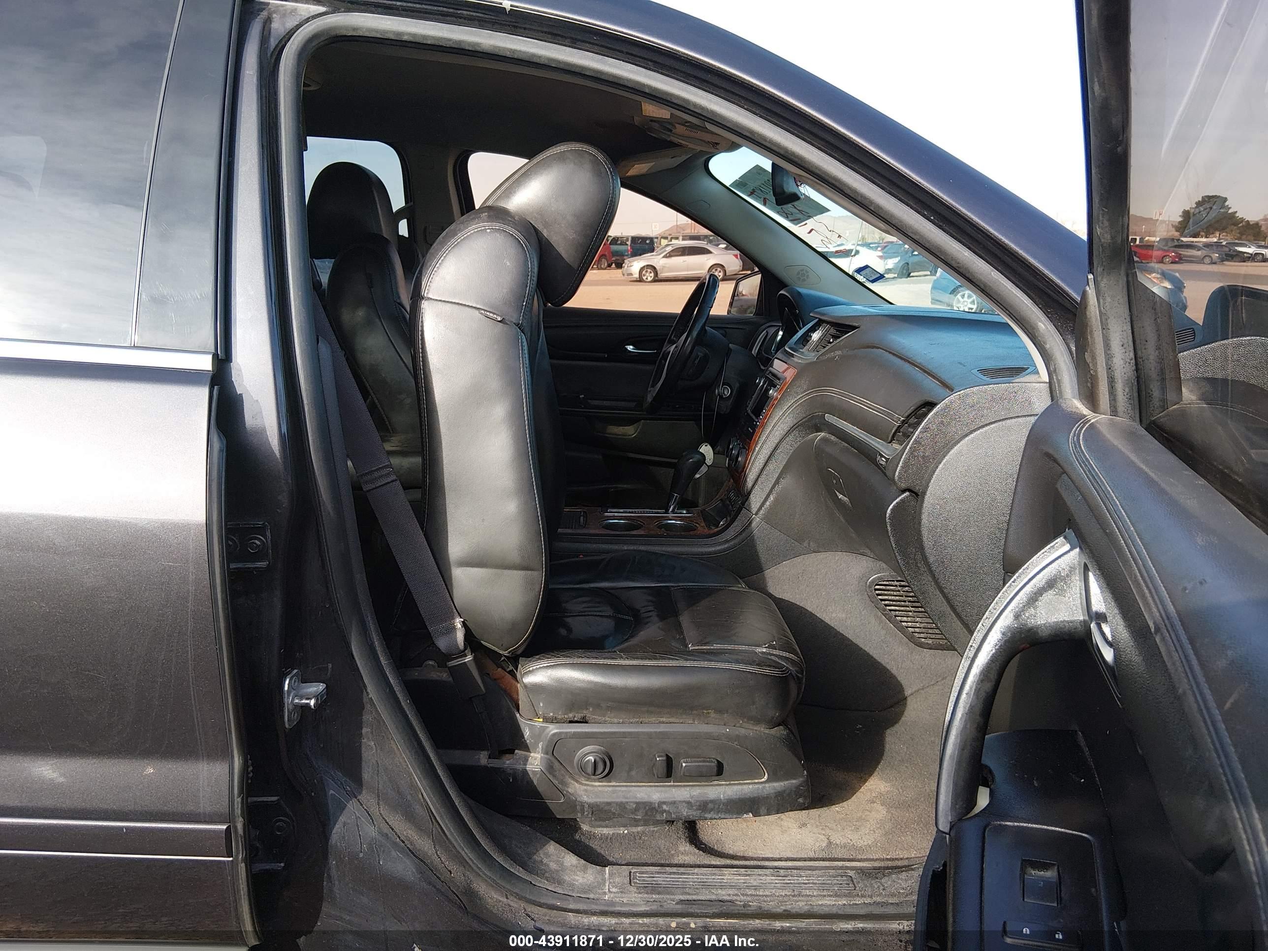 CHEVROLET TRAVERSE image 5
