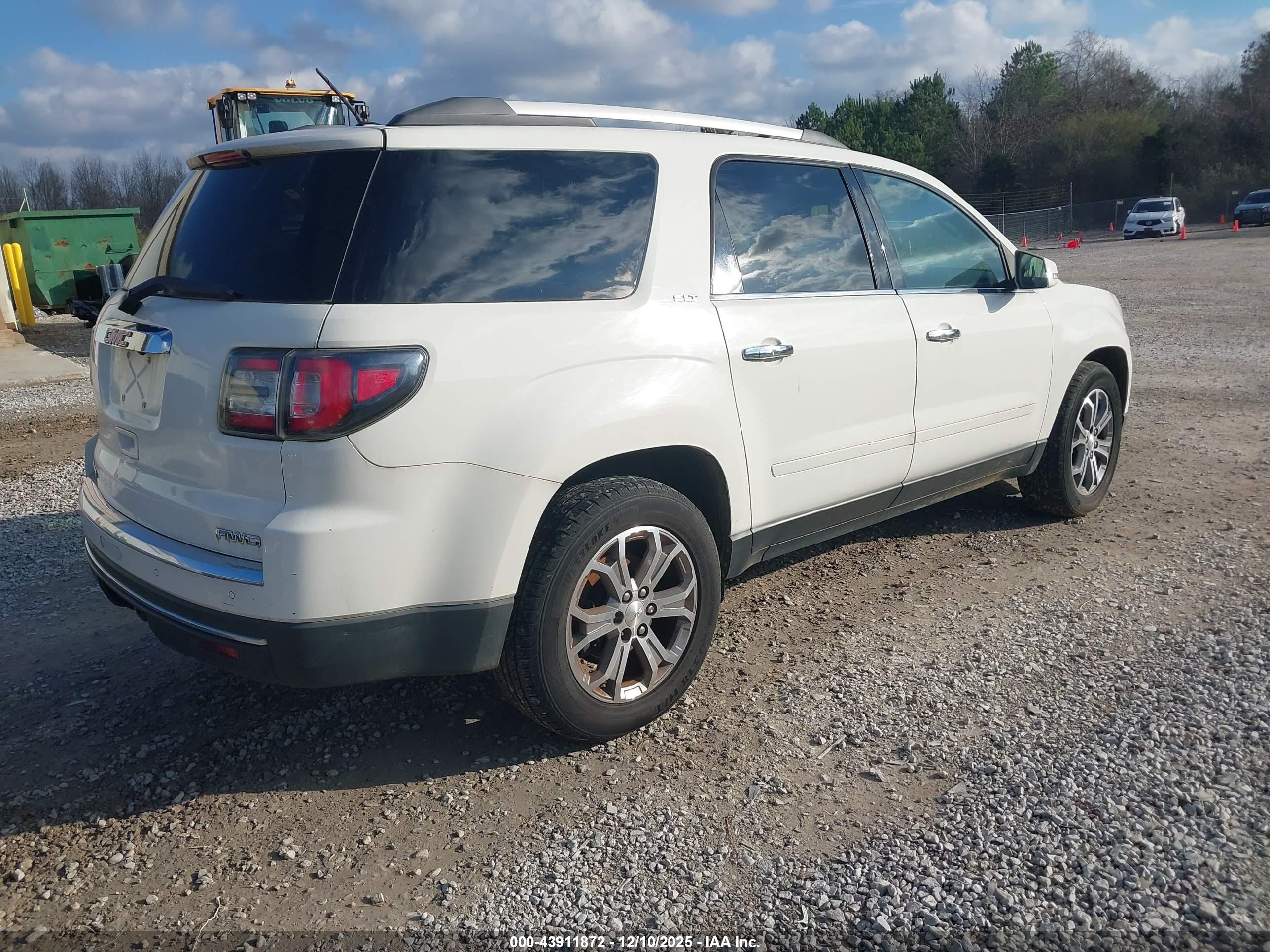 GMC ACADIA image 4