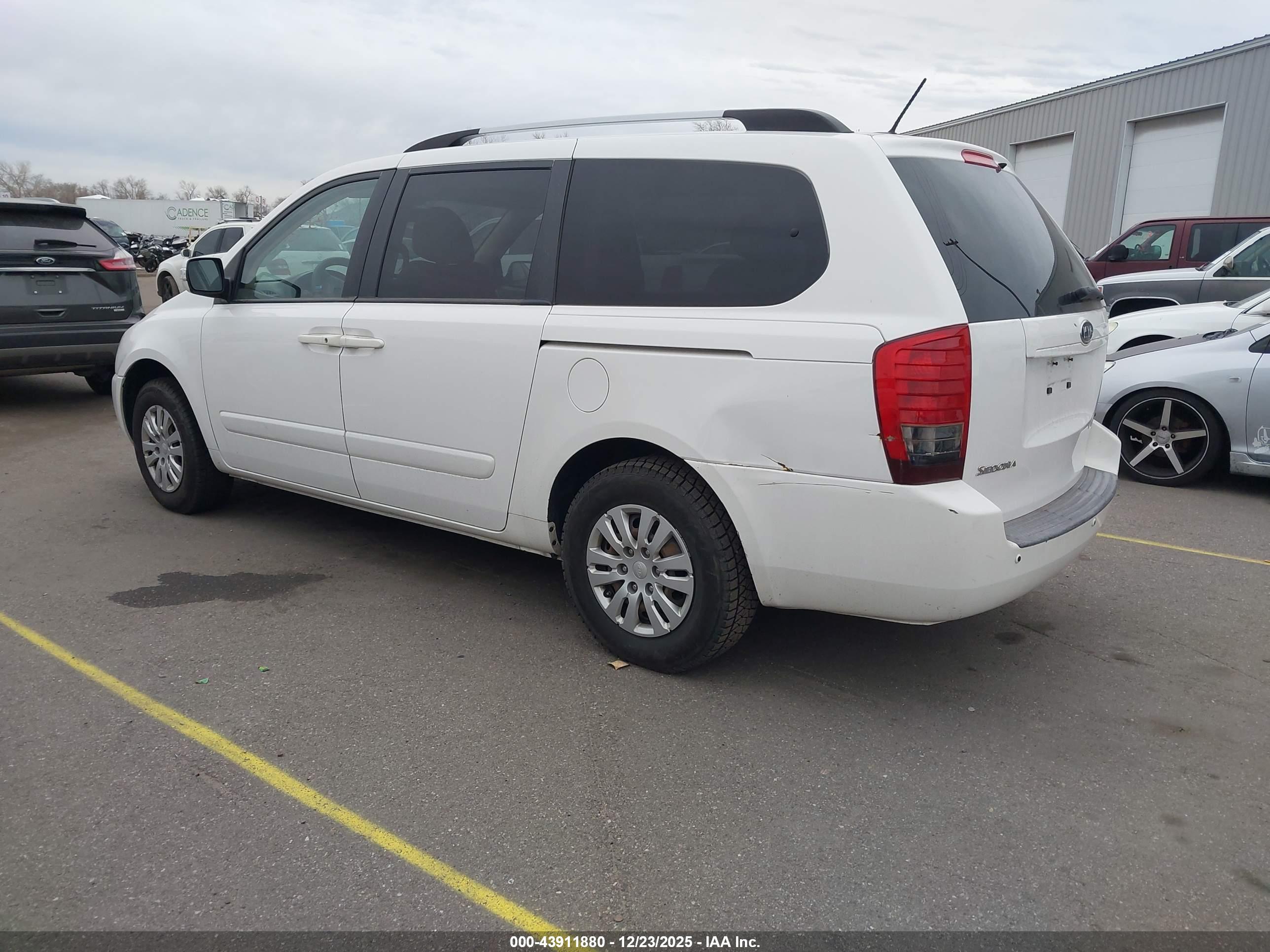 KIA SEDONA image 3