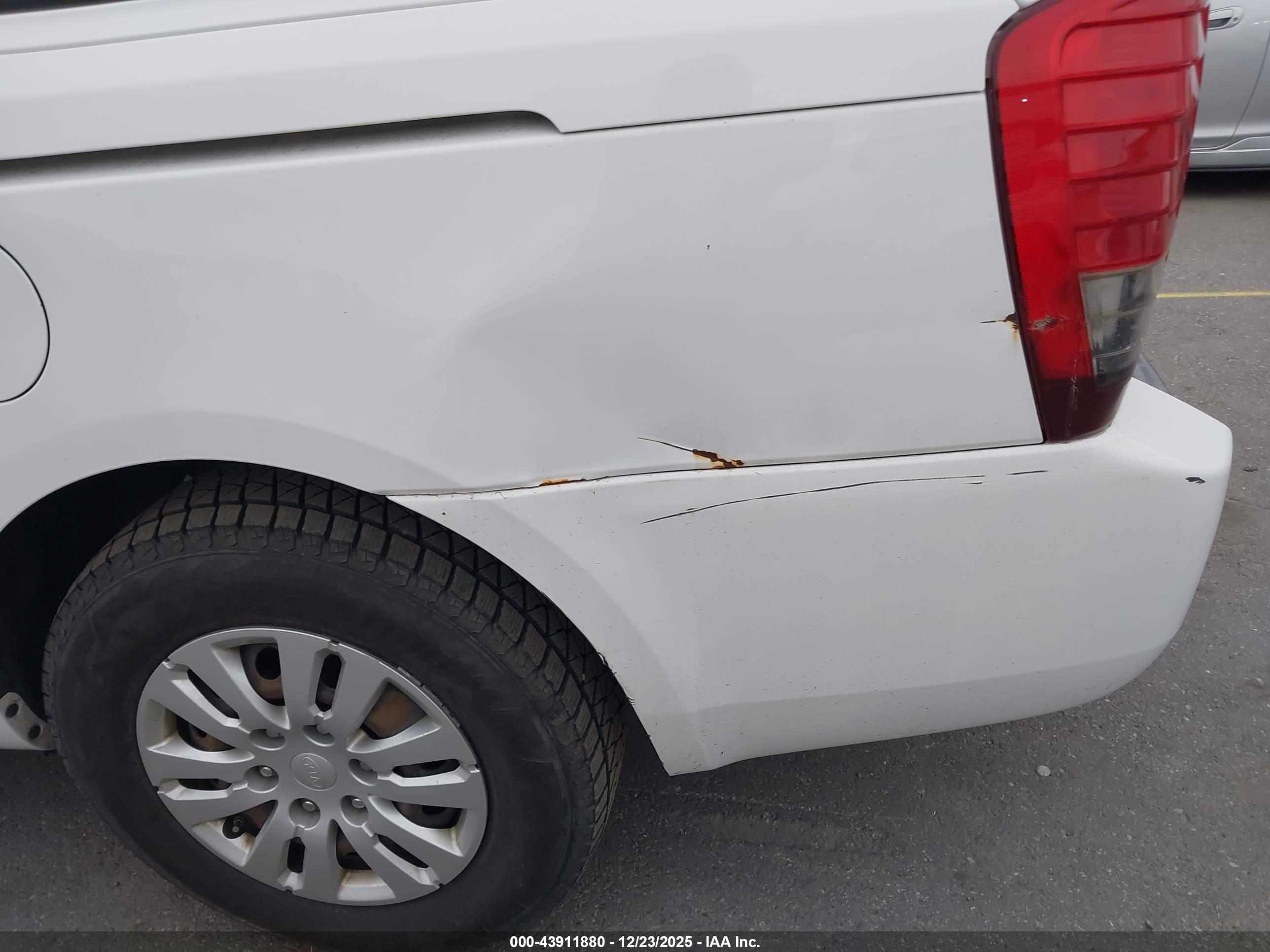 KIA SEDONA image 6