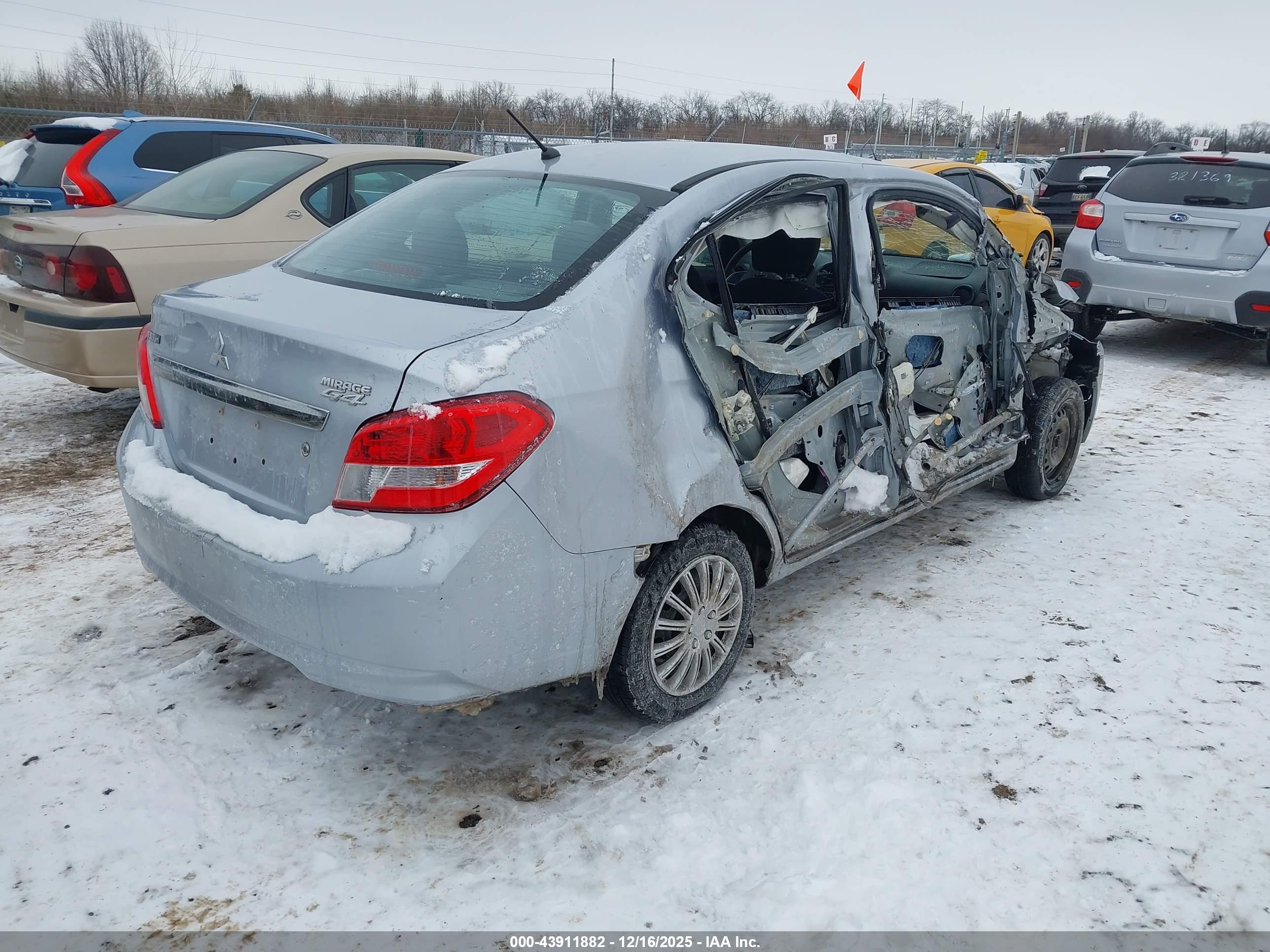 MITSUBISHI MIRAGE image 4