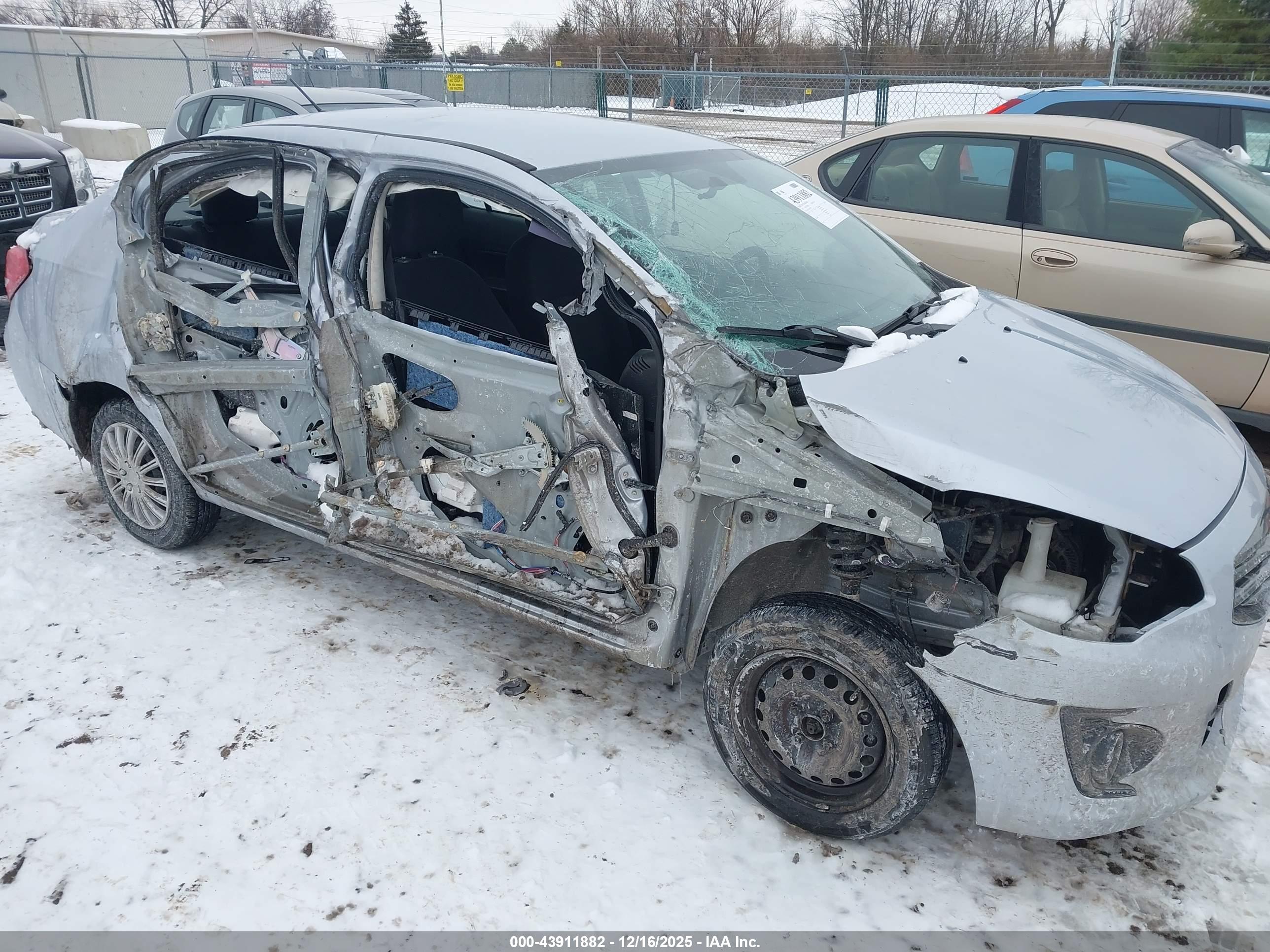 MITSUBISHI MIRAGE image 6
