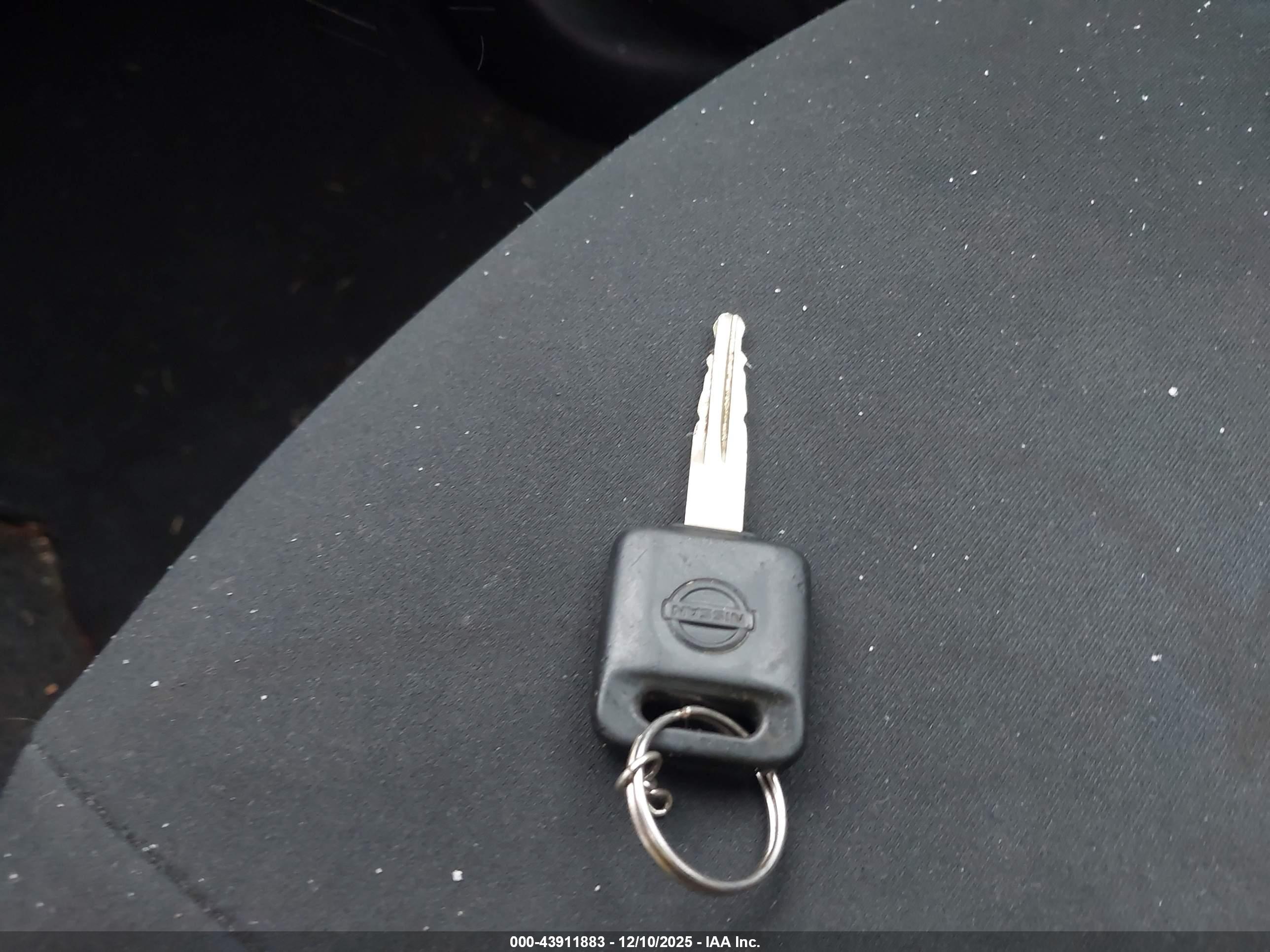 NISSAN VERSA image 11