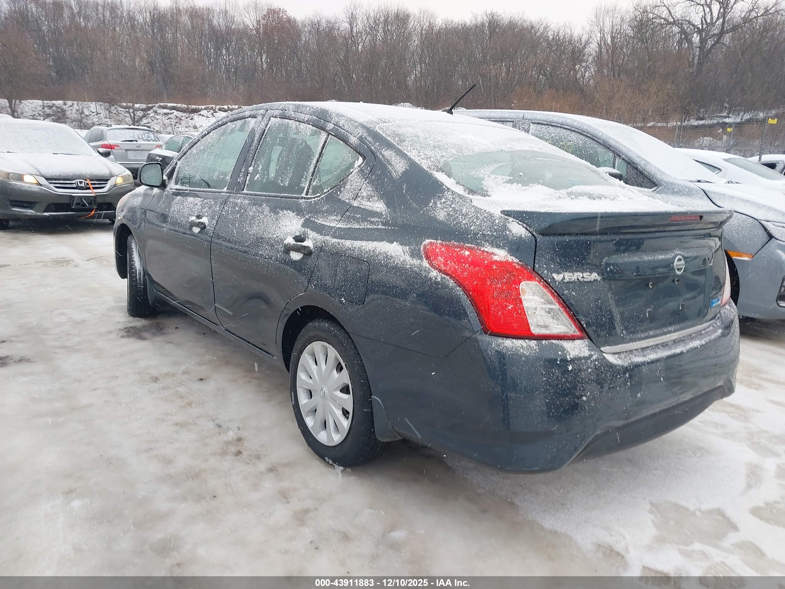 NISSAN VERSA image 3