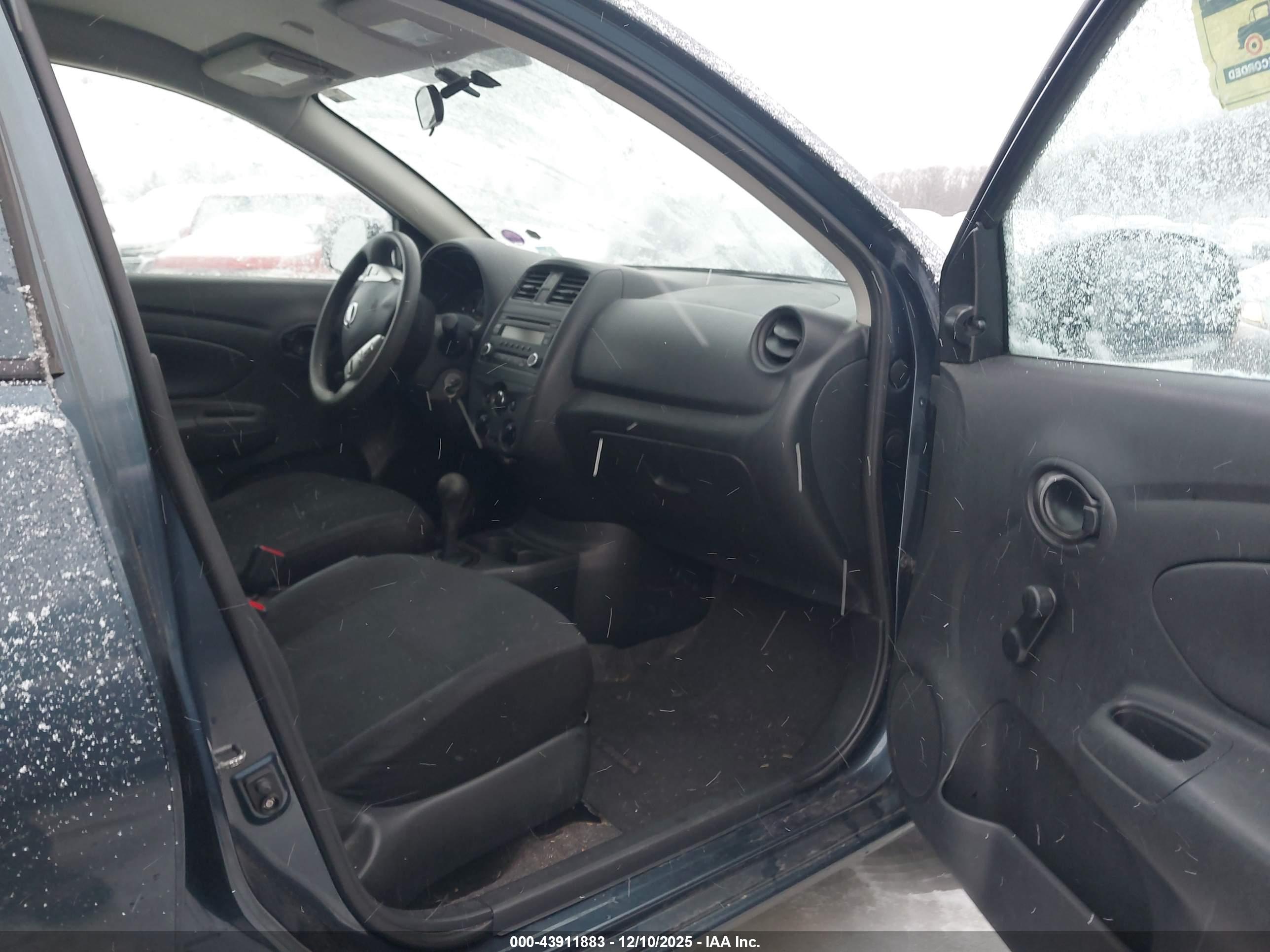 NISSAN VERSA image 5