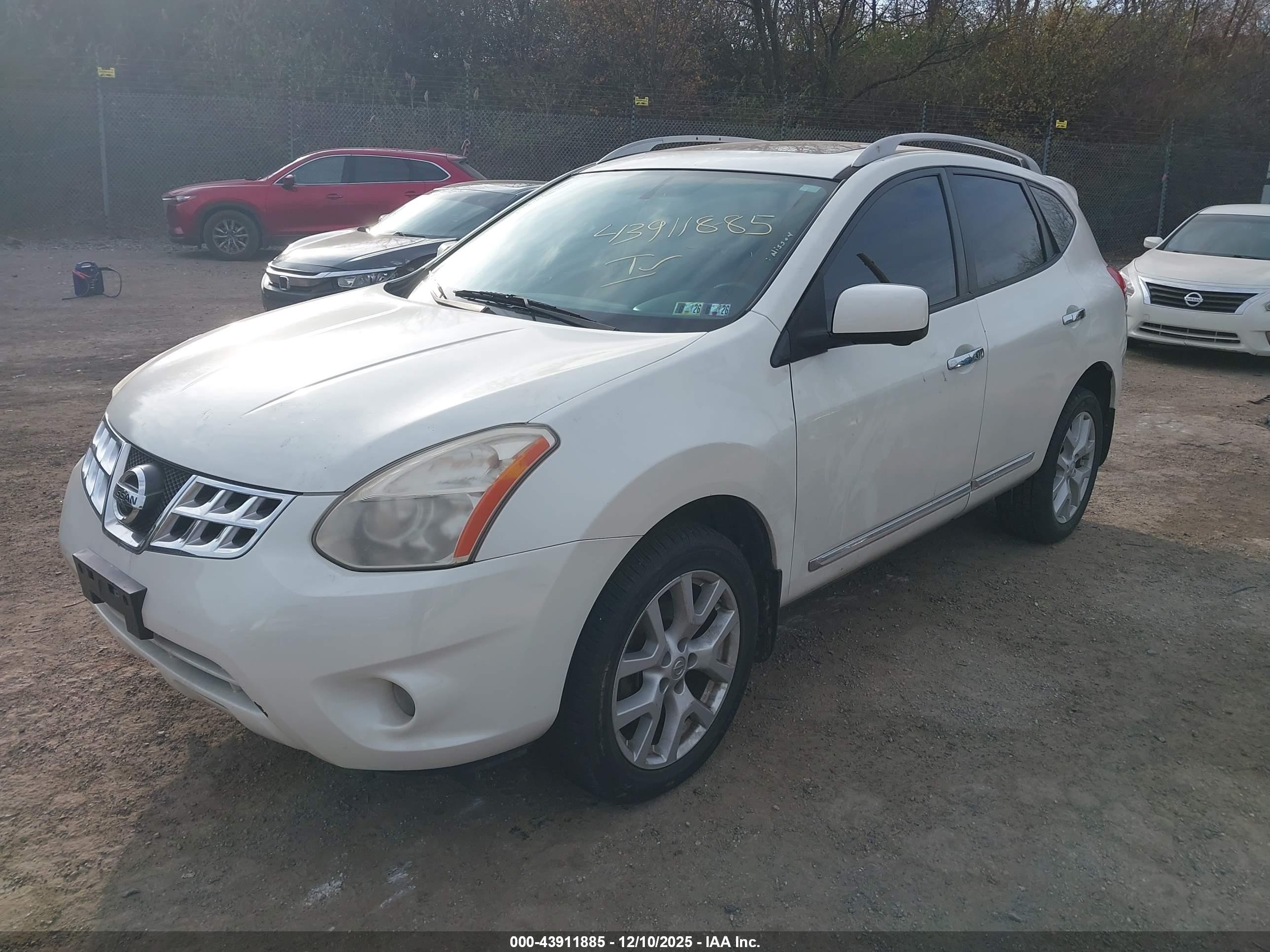 NISSAN ROGUE image 2