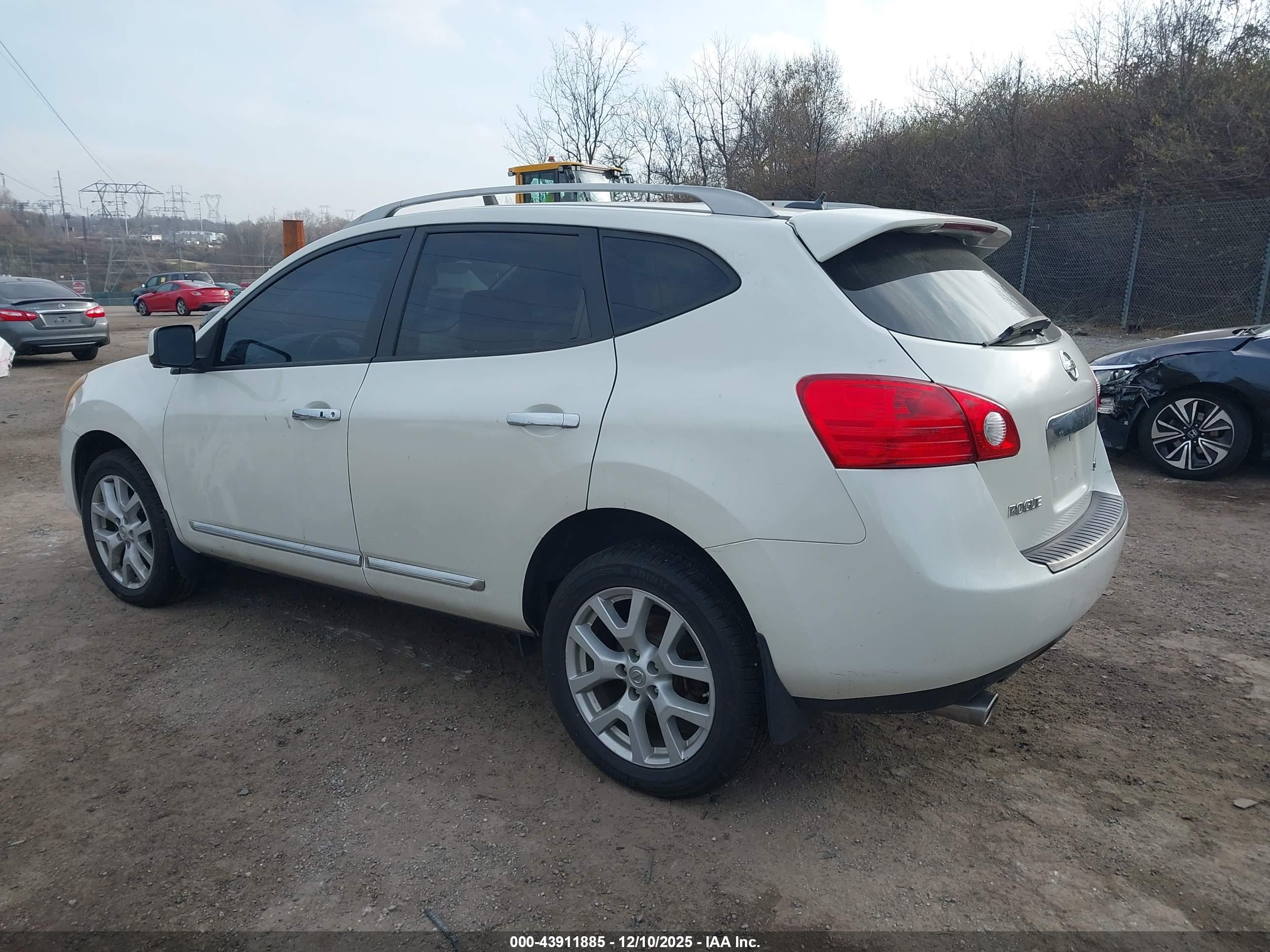 NISSAN ROGUE image 3