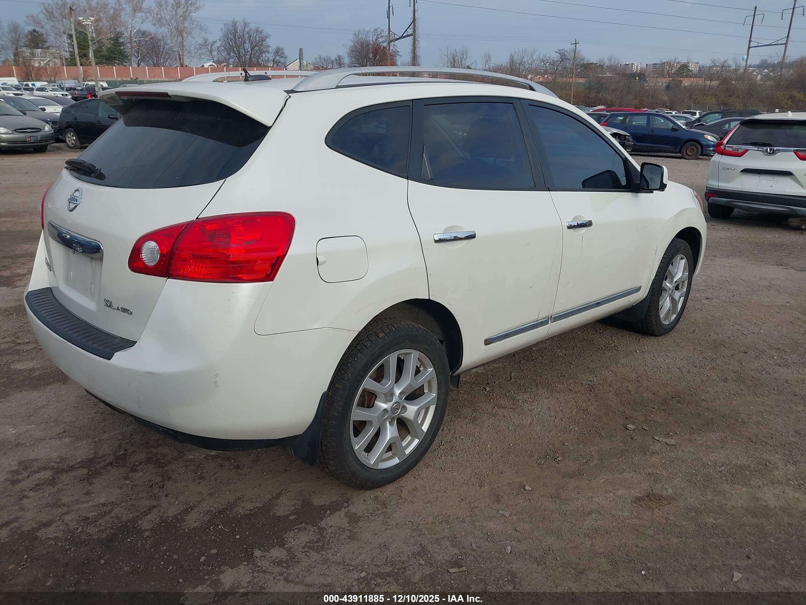 NISSAN ROGUE image 4