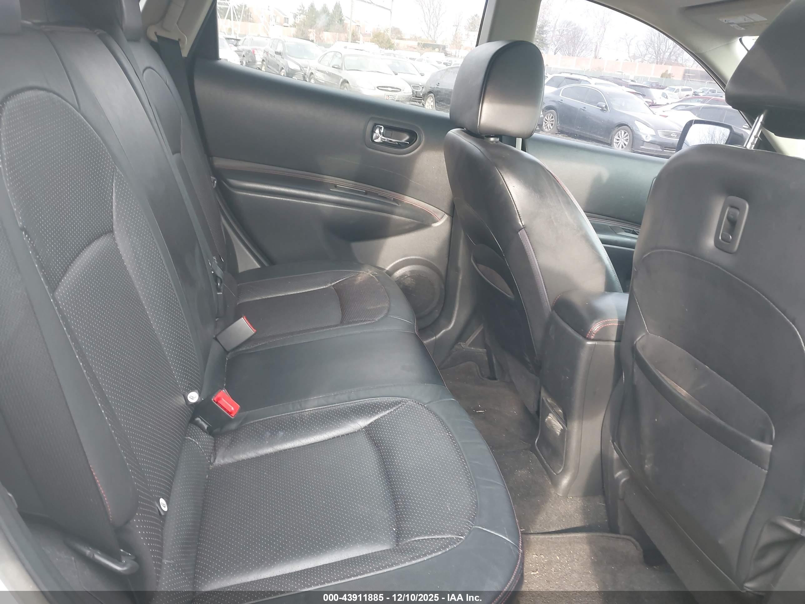 NISSAN ROGUE image 8