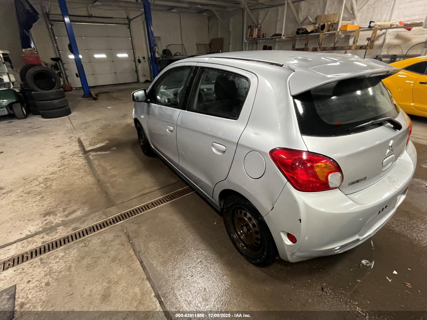 MITSUBISHI MIRAGE image 3