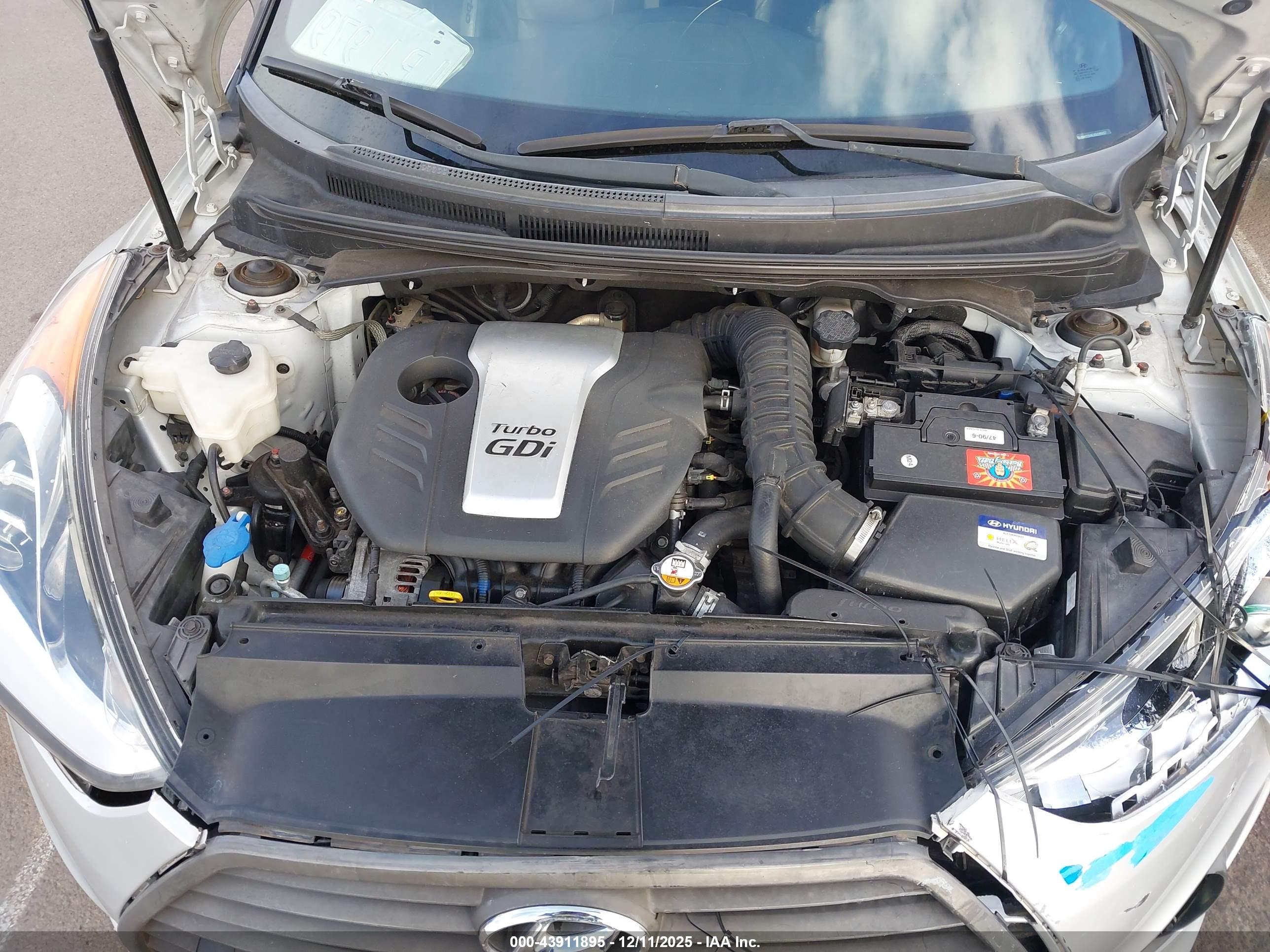 HYUNDAI VELOSTER image 10