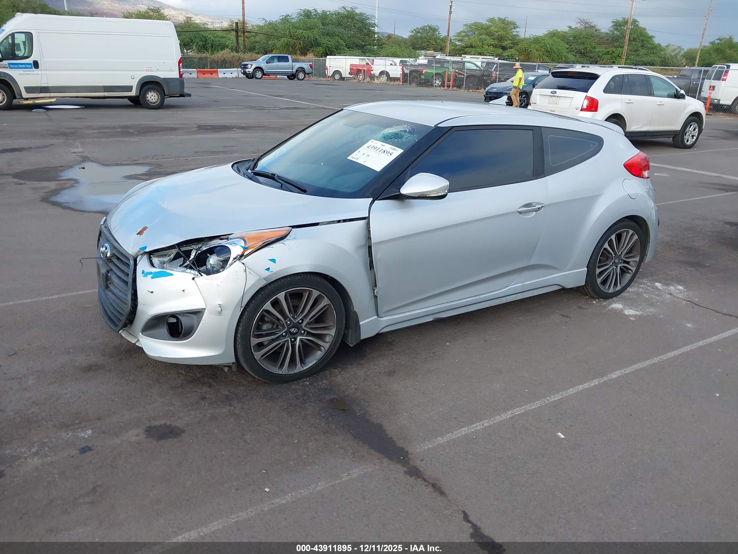 HYUNDAI VELOSTER image 2
