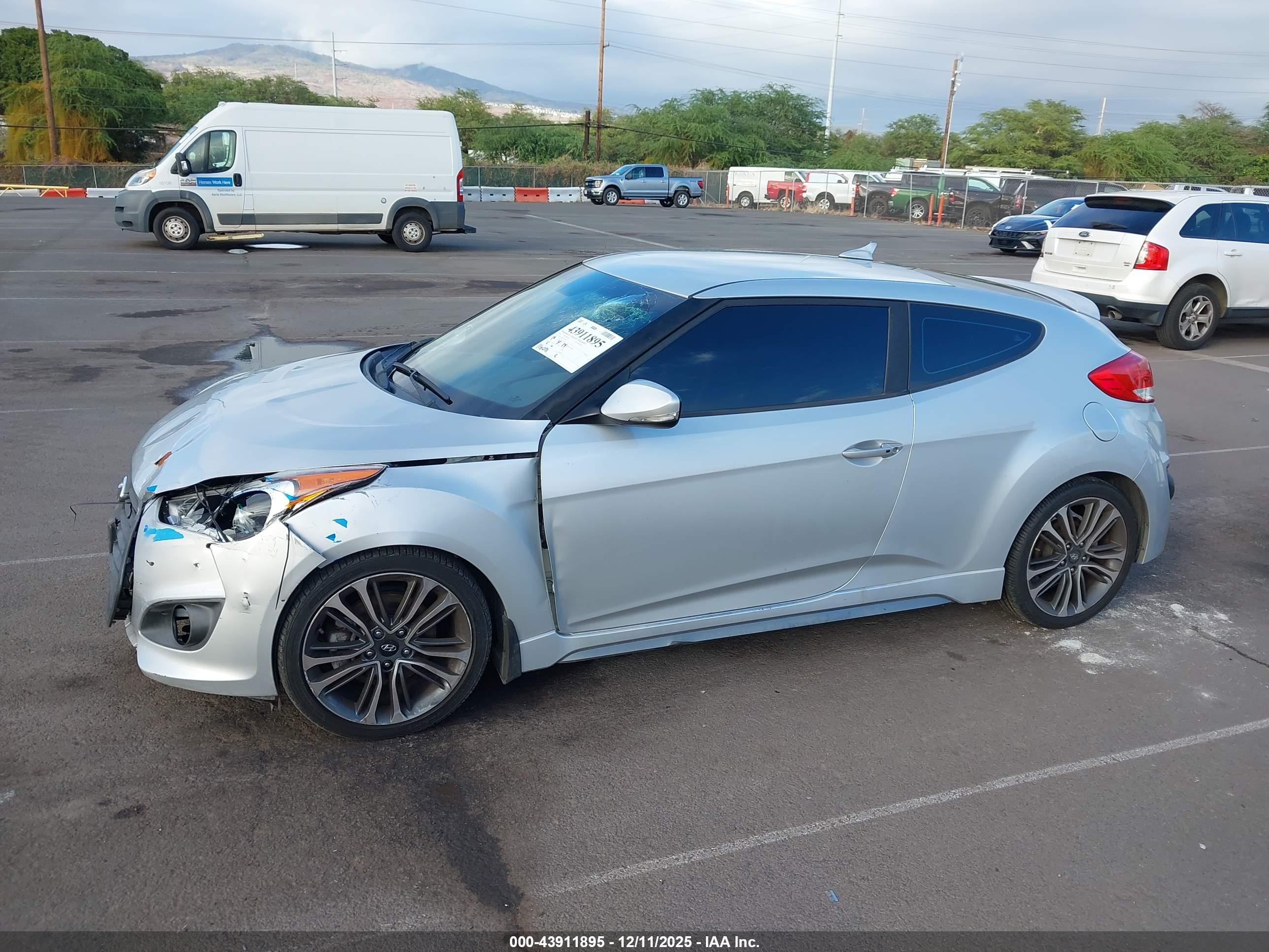 HYUNDAI VELOSTER image 6