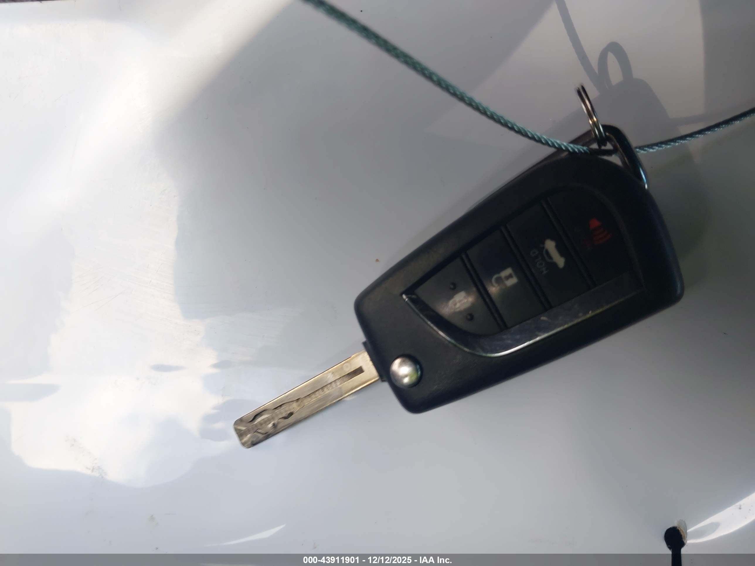 TOYOTA CAMRY image 11