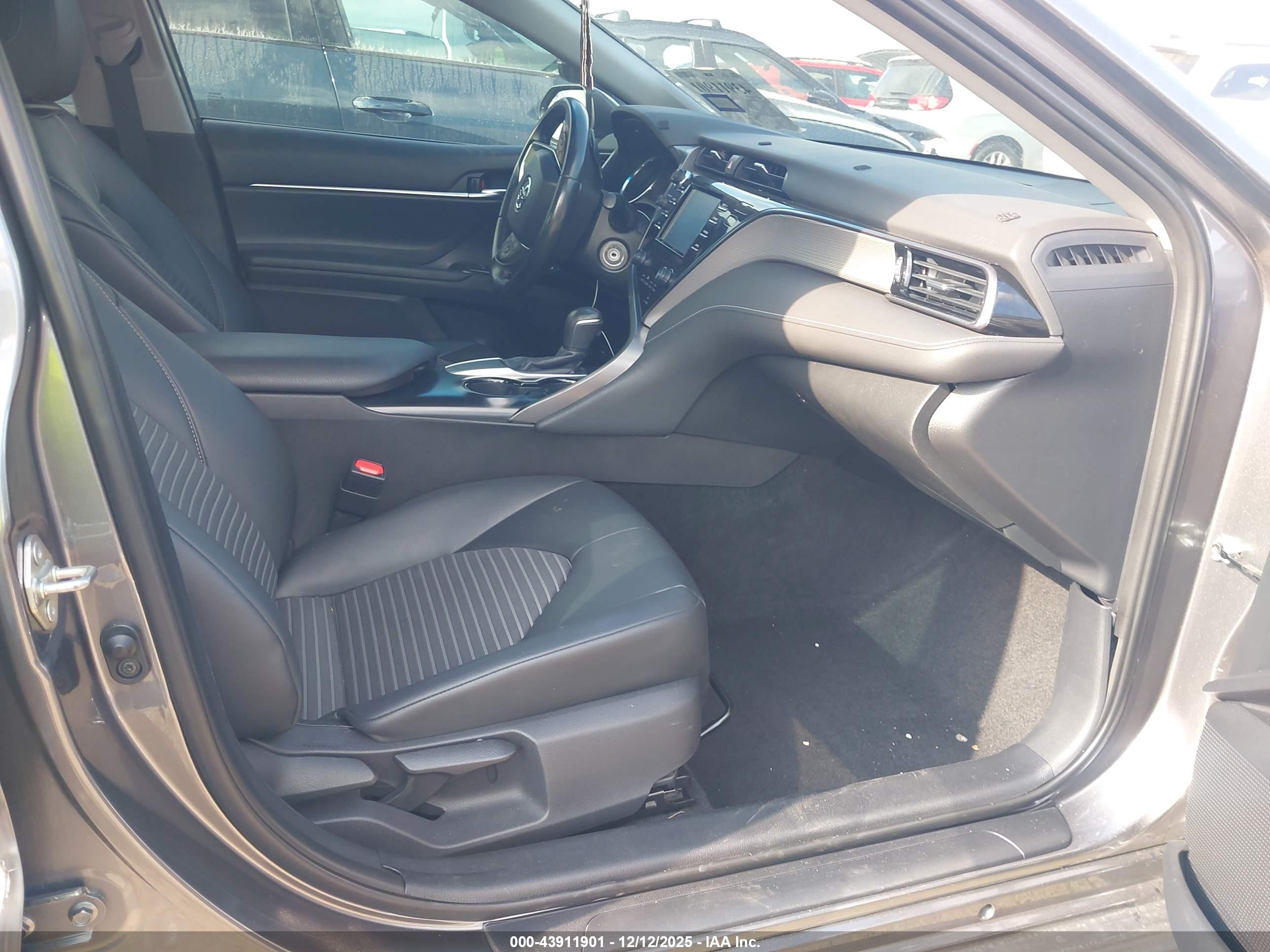 TOYOTA CAMRY image 5