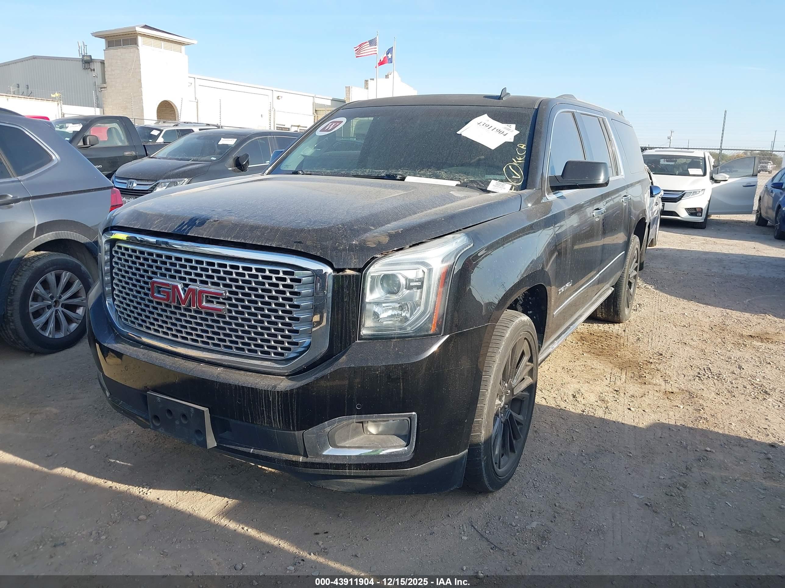 GMC YUKON image 2