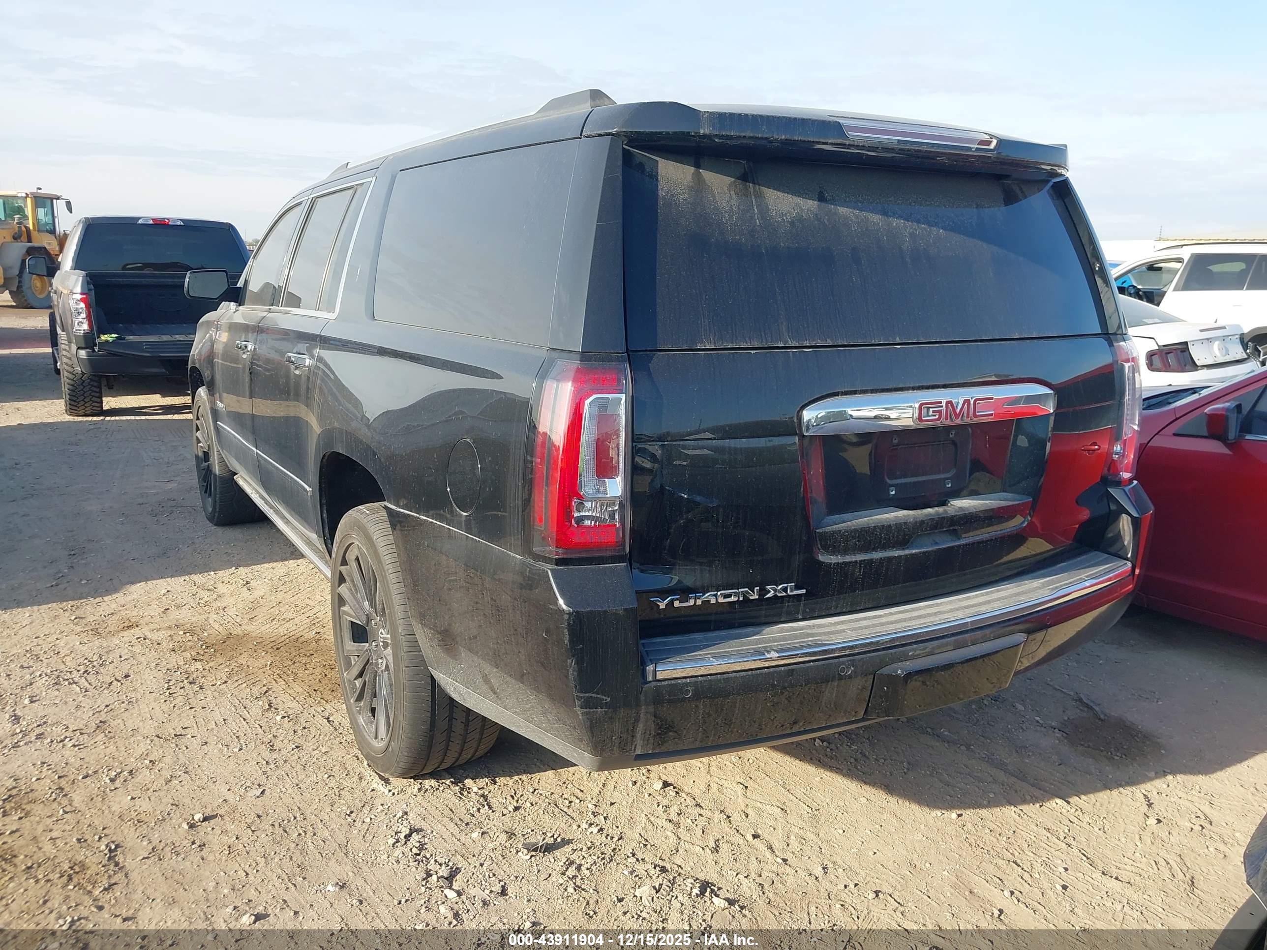 GMC YUKON image 3